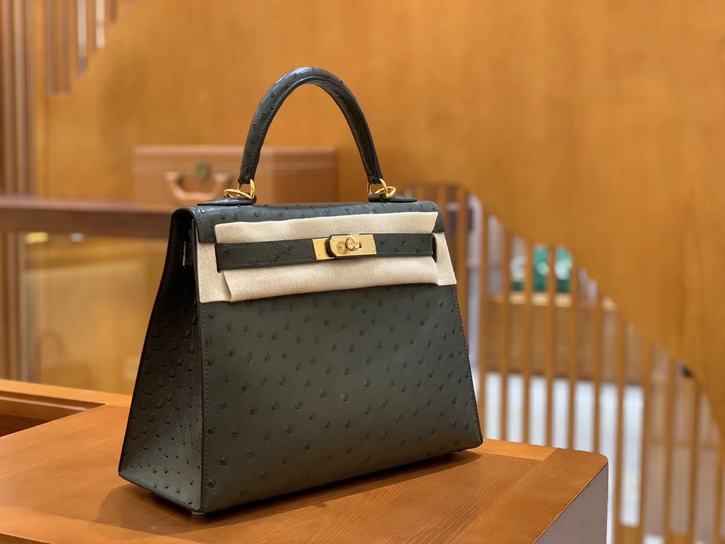 Hermès（爱马仕）Kelly 凯莉包 松柏绿 鸵鸟皮 全手工缝制 金扣 28cm 现货