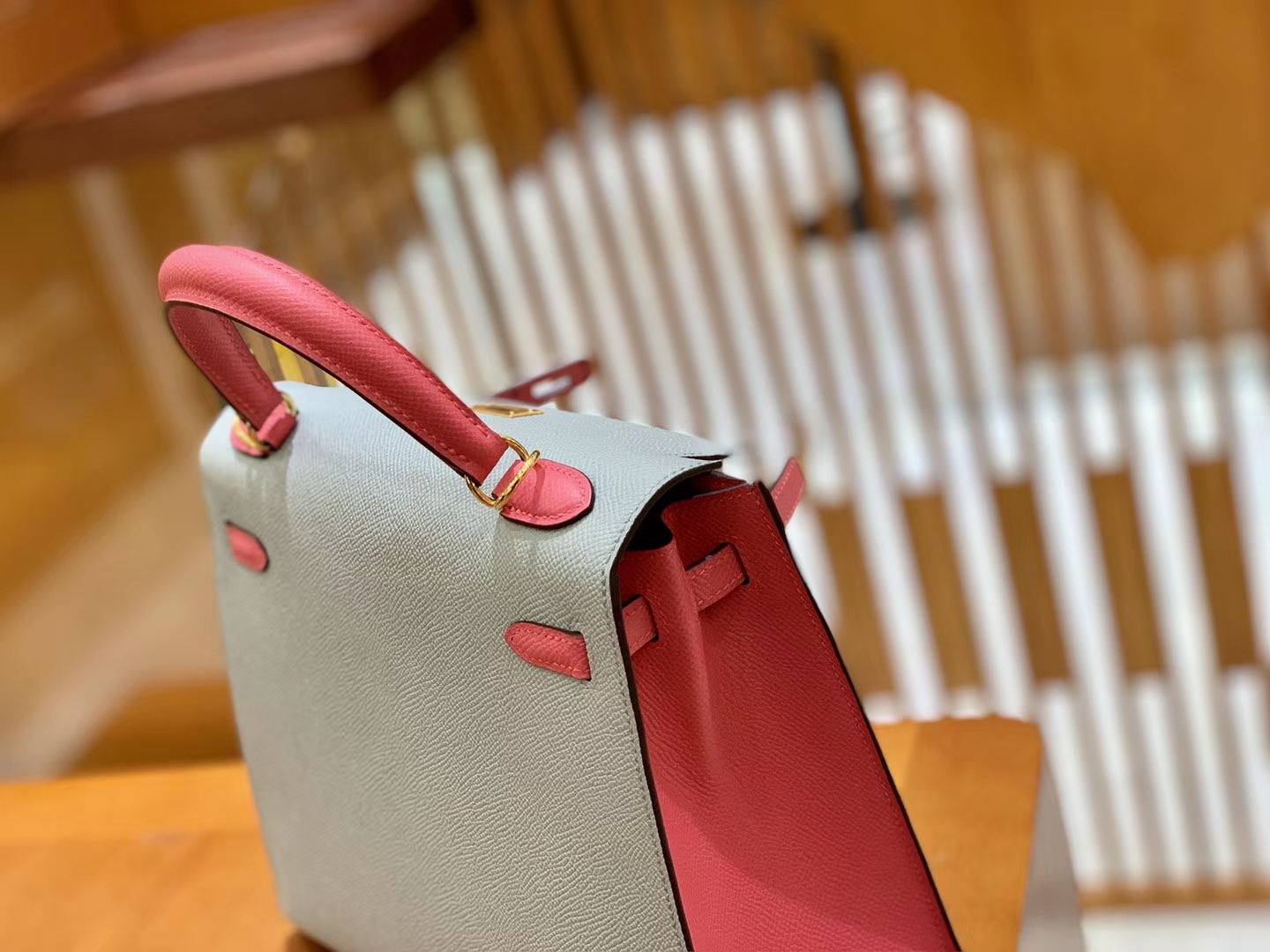 Hermès（爱马仕）Kelly 25cm 唇膏粉拼海鸥灰 金扣 掌纹牛皮 全手工缝制 现货