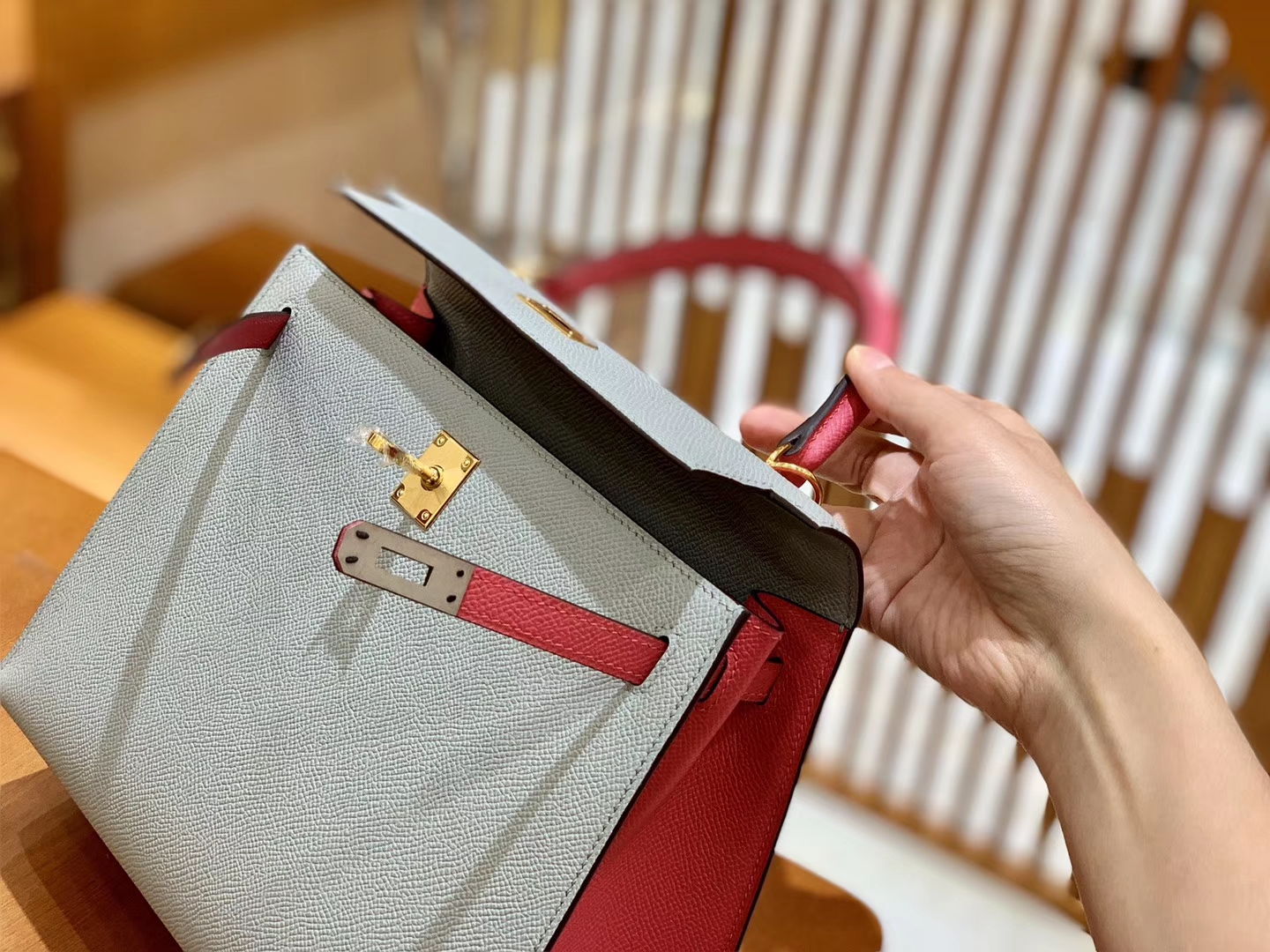 Hermès（爱马仕）Kelly 25cm 唇膏粉拼海鸥灰 金扣 掌纹牛皮 全手工缝制 现货