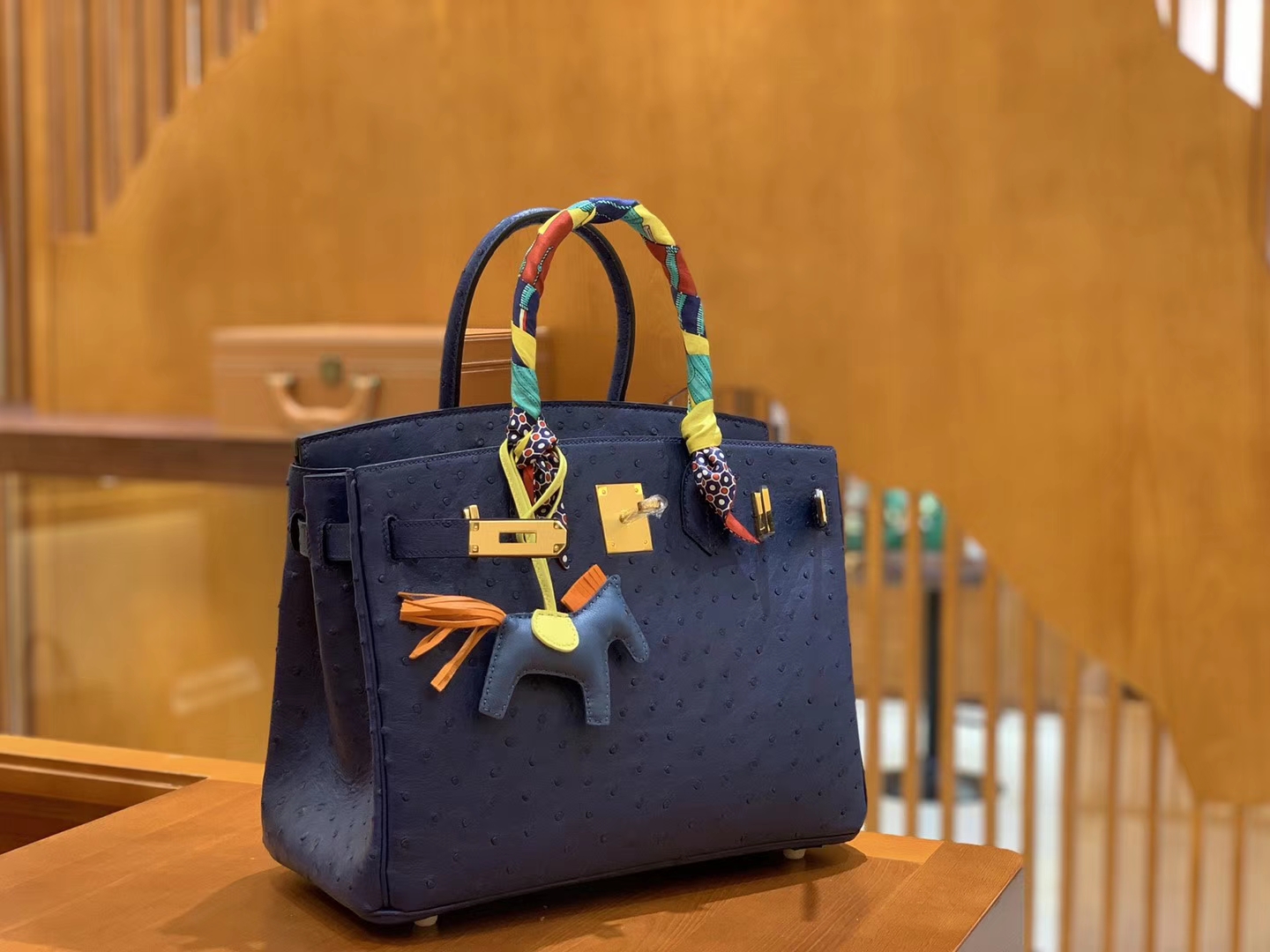 Hermès（爱马仕）Birkin 铂金包 深蓝色 鸵鸟皮 手缝工艺 金扣 30cm 现货