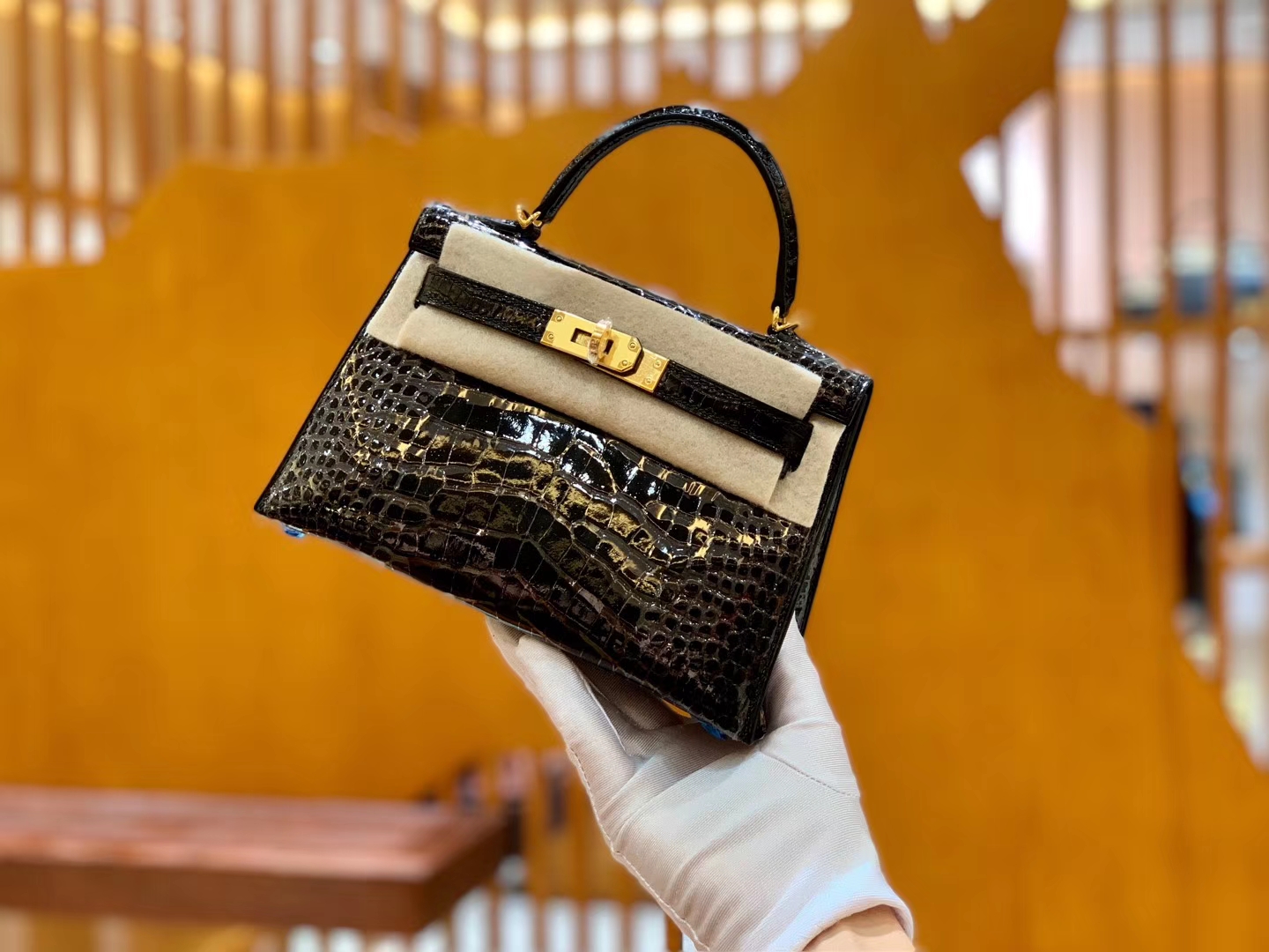 Hermès（爱马仕）MiniKelly 迷你凯莉 经典黑 一级亮面美洲鳄鱼皮 臻品级别 金扣 19cm 2代
