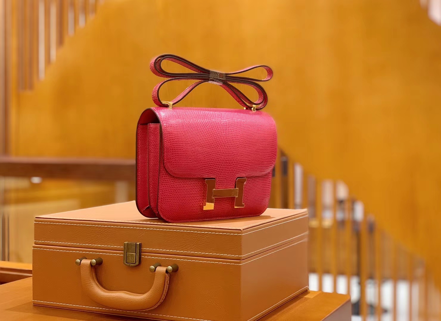 Hermès（爱马仕）Constance 空姐包 桃红色 极致粉 野生蜥蜴皮 全手工缝制 18cm 金扣 现货