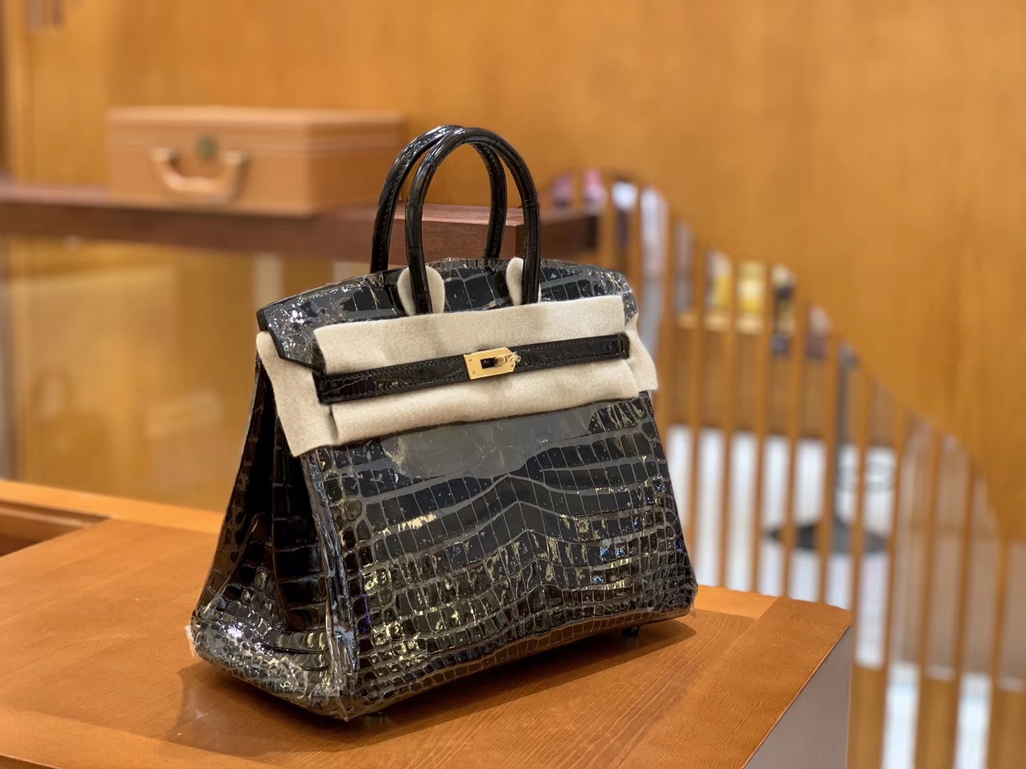 Hermès（爱马仕）Birkin 铂金包 经典黑 一级皮 尼罗鳄鱼皮 臻品级别 金扣 25cm