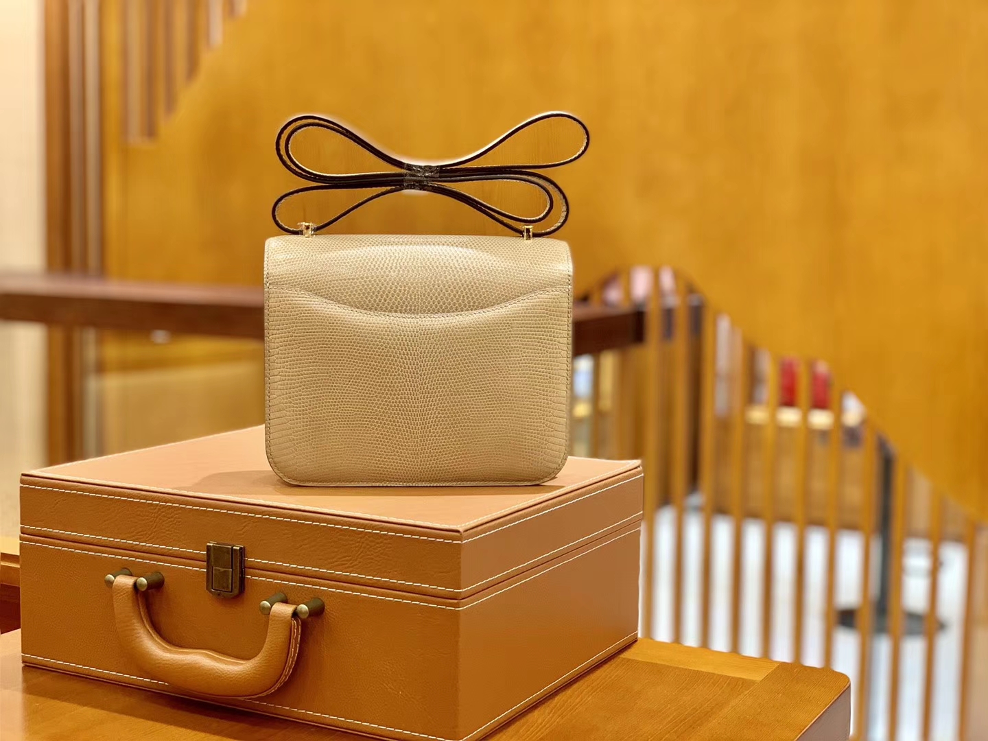 Hermès（爱马仕）Constance 空姐包 杏色 野生蜥蜴 臻品级别 金扣 18cm