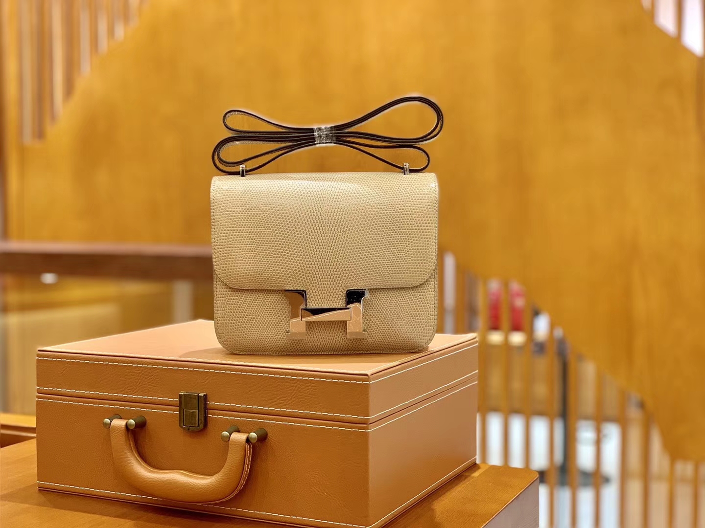 Hermès（爱马仕）Constance 空姐包 杏色 野生蜥蜴 臻品级别 银扣 18cm