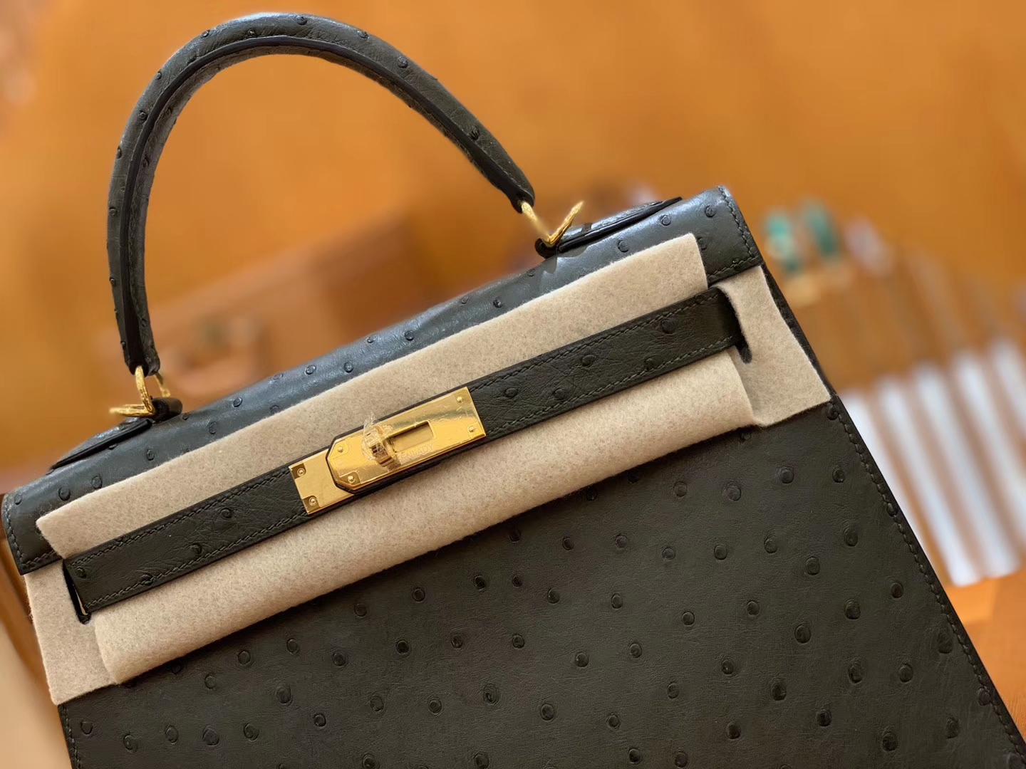 Hermès（爱马仕）Kelly 凯莉包 松柏绿 鸵鸟皮 全手工缝制 金扣 28cm 现货