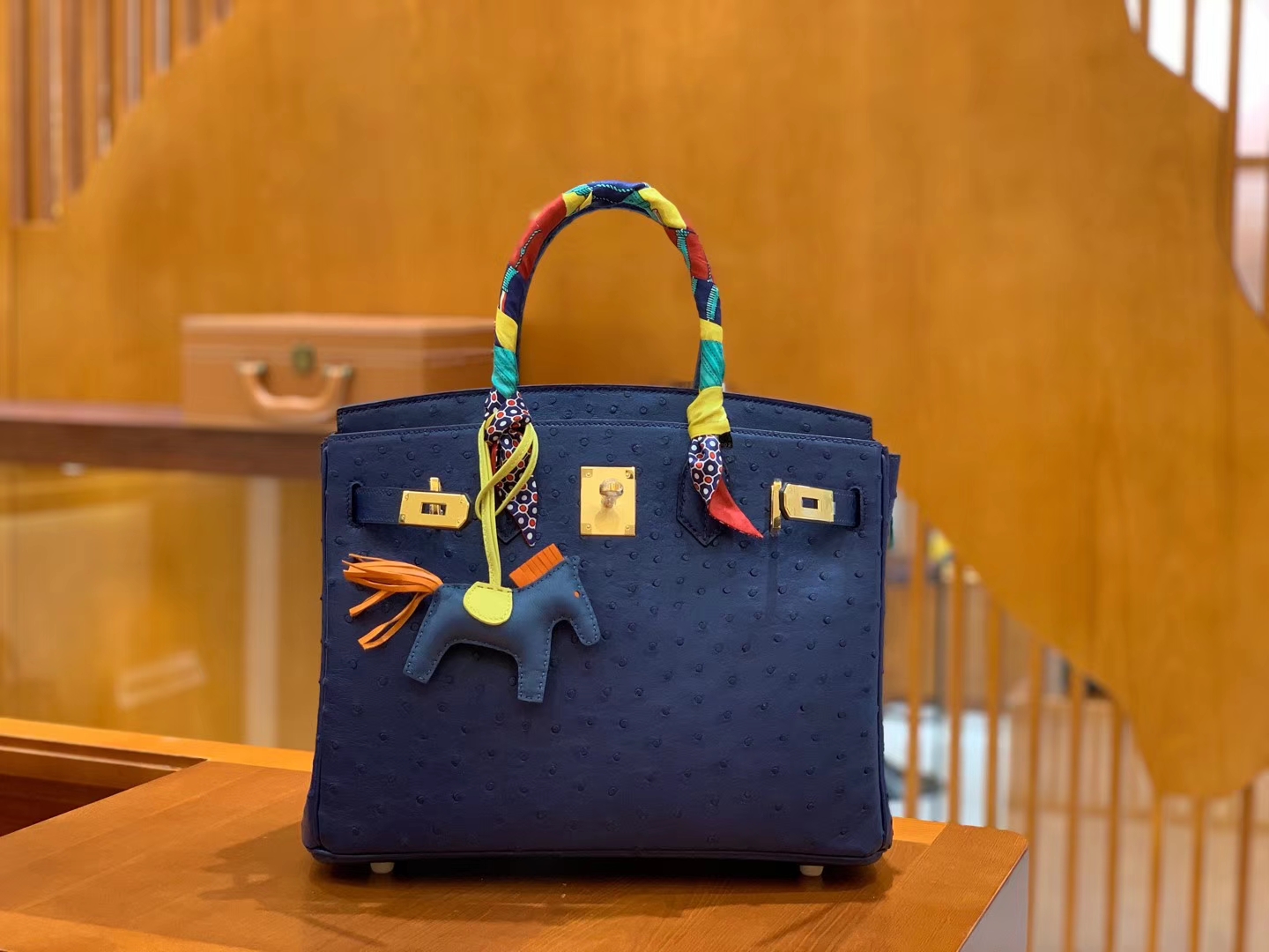 Hermès（爱马仕）Birkin 铂金包 深蓝色 鸵鸟皮 手缝工艺 金扣 30cm 现货