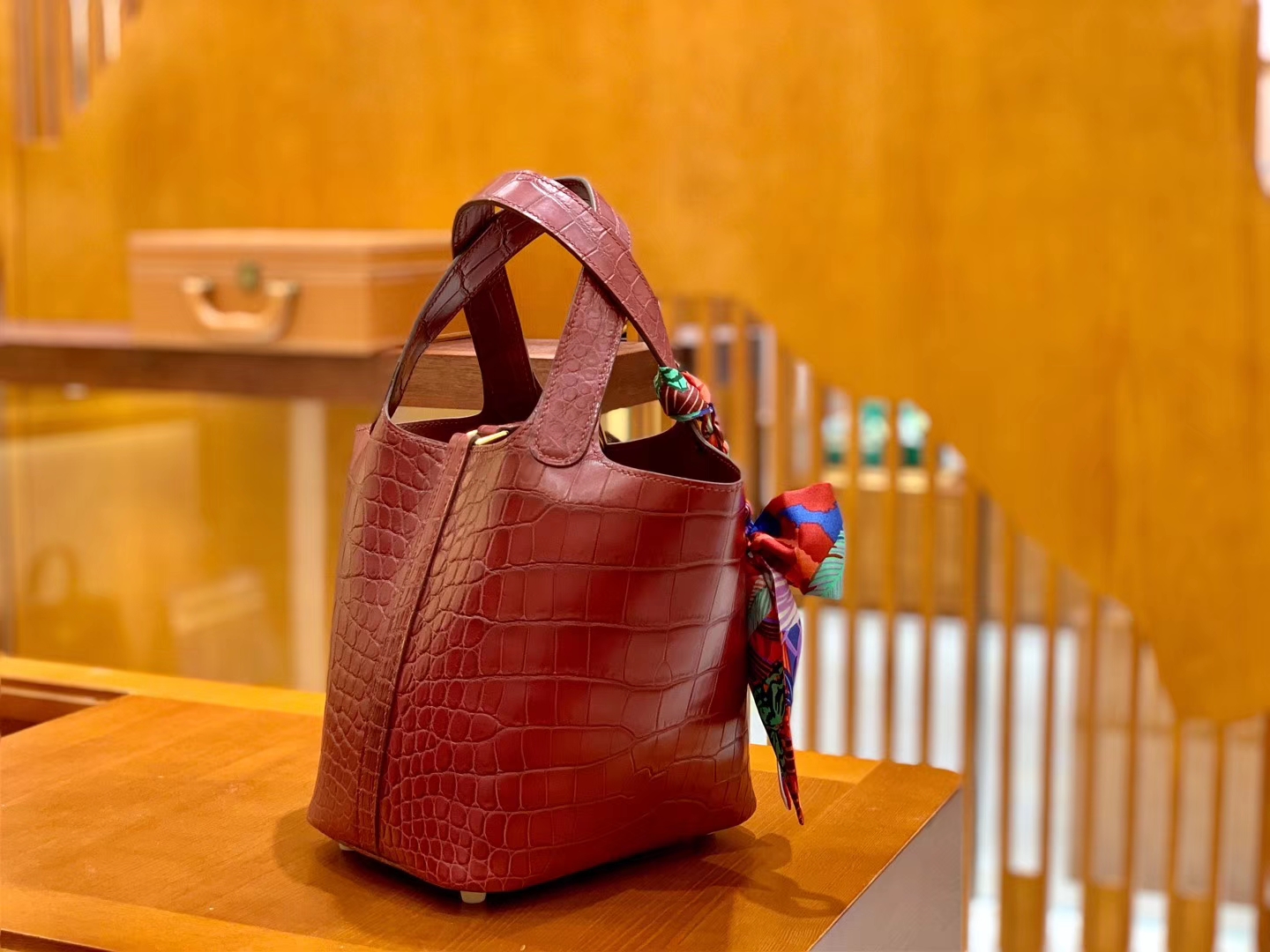 Hermès（爱马仕）Piction 菜篮包 石榴红 一级尼罗鳄鱼皮 雾面 手缝蜡线 金扣 18cm