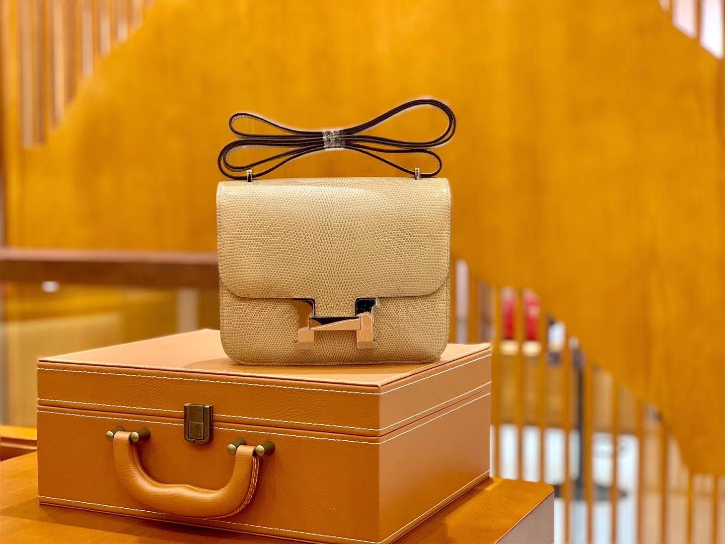 Hermès（爱马仕）Constance 空姐包 杏色 野生蜥蜴 臻品级别 银扣 18cm