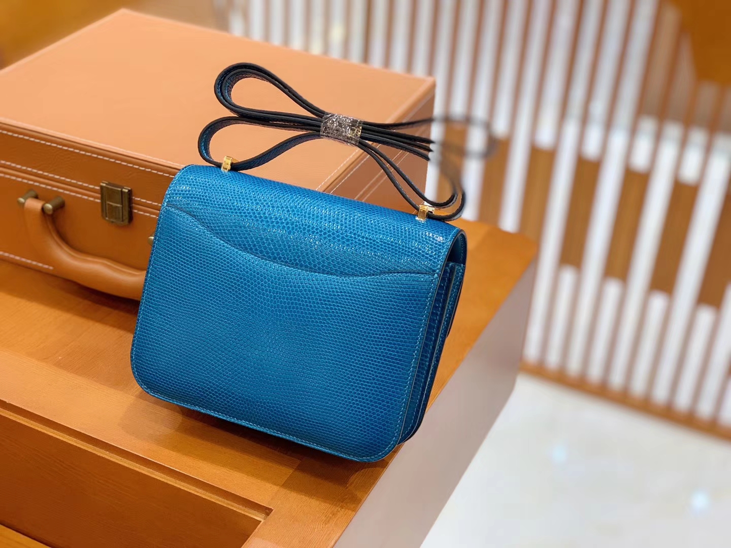 Hermès（爱马仕）Constance 空姐包 伊兹密尔蓝 野生蜥蜴皮 全手工缝制 18cm 金扣 现货