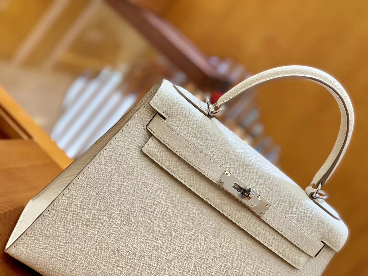 Hermès（爱马仕）Kelly 凯莉包 奶昔白 掌纹牛皮 进口原料 臻品级别 银扣 28cm 现货