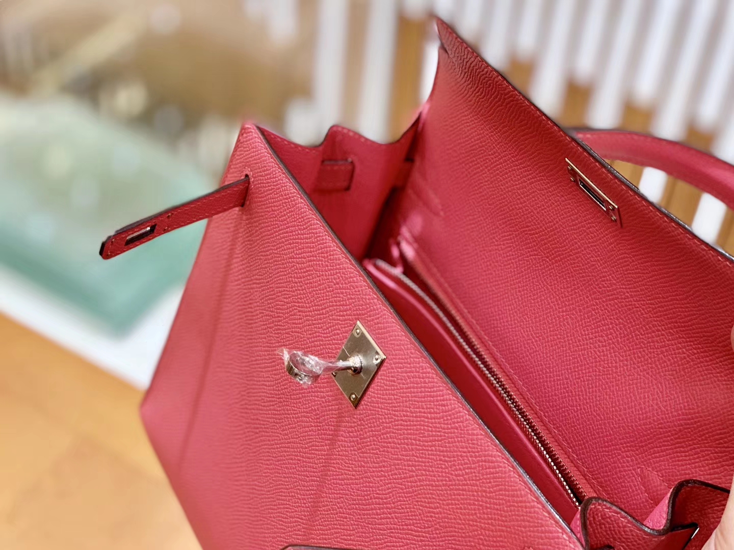 Hermès（爱马仕）Kelly 凯莉包 唇膏粉 掌纹牛皮 进口原料 臻品级别 银扣 25cm 现货