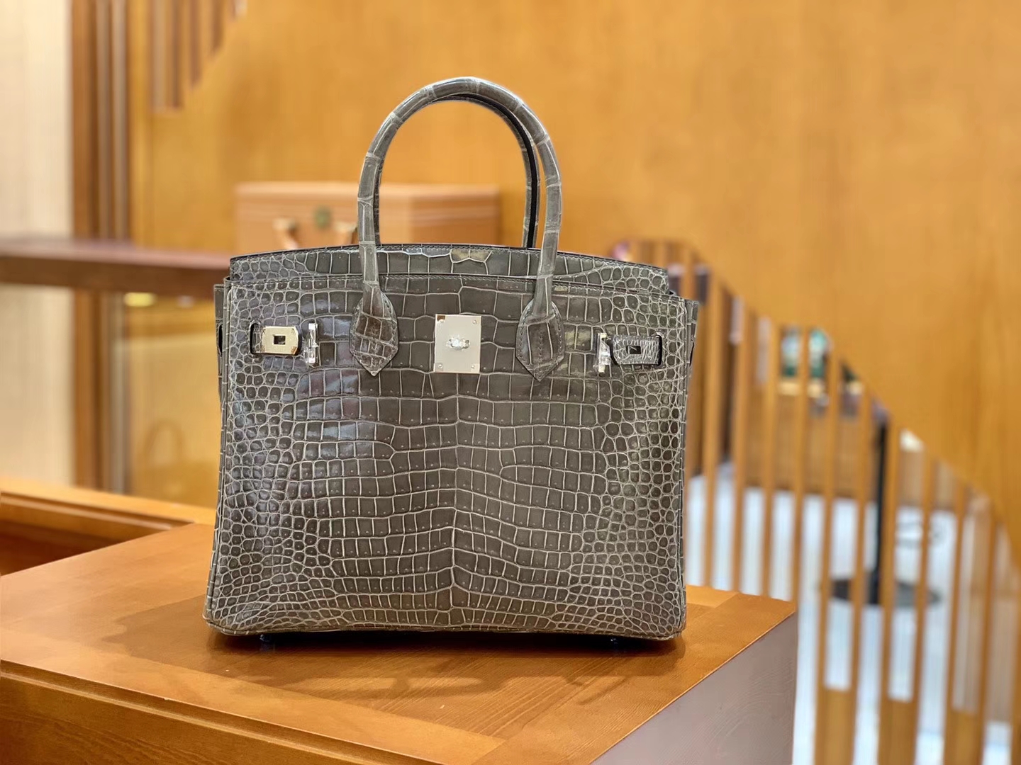 Hermès（爱马仕）Birkin 铂金包 斑鸠灰 倒V 一级皮 湾鳄鱼皮 臻品级别 银扣 30cm