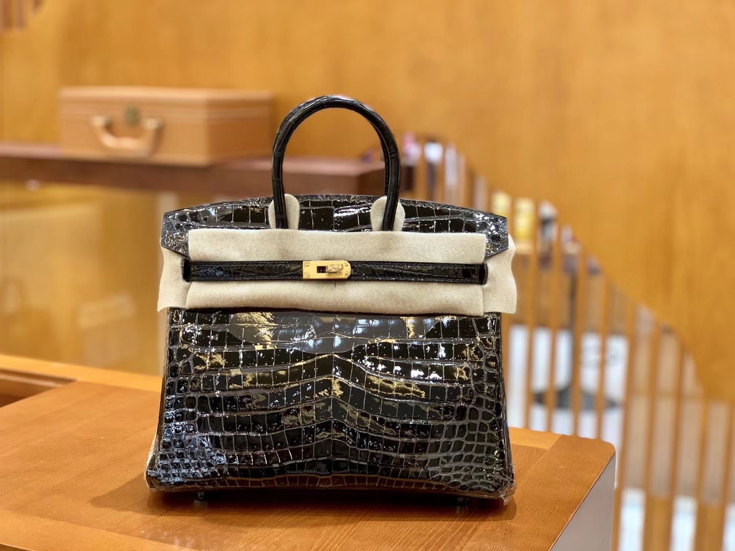 Hermès（爱马仕）Birkin 铂金包 经典黑 一级皮 尼罗鳄鱼皮 臻品级别 金扣 25cm