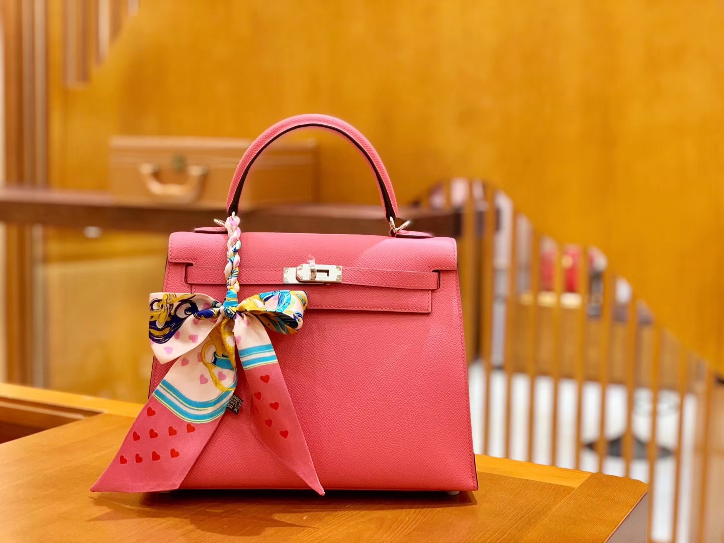 Hermès（爱马仕）Kelly 凯莉包 唇膏粉 掌纹牛皮 进口原料 臻品级别 银扣 25cm 现货