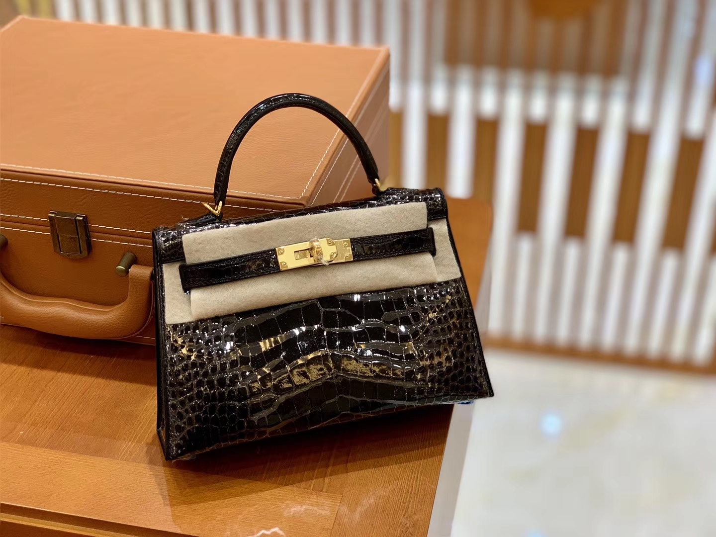 Hermès（爱马仕）MiniKelly 迷你凯莉 经典黑 一级亮面美洲鳄鱼皮 臻品级别 金扣 19cm 2代