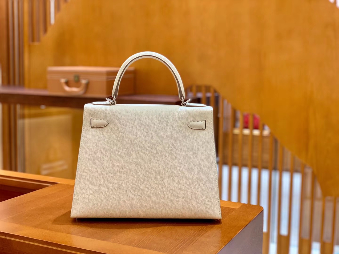 Hermès（爱马仕）Kelly 凯莉包 奶昔白 掌纹牛皮 进口原料 臻品级别 银扣 28cm 现货