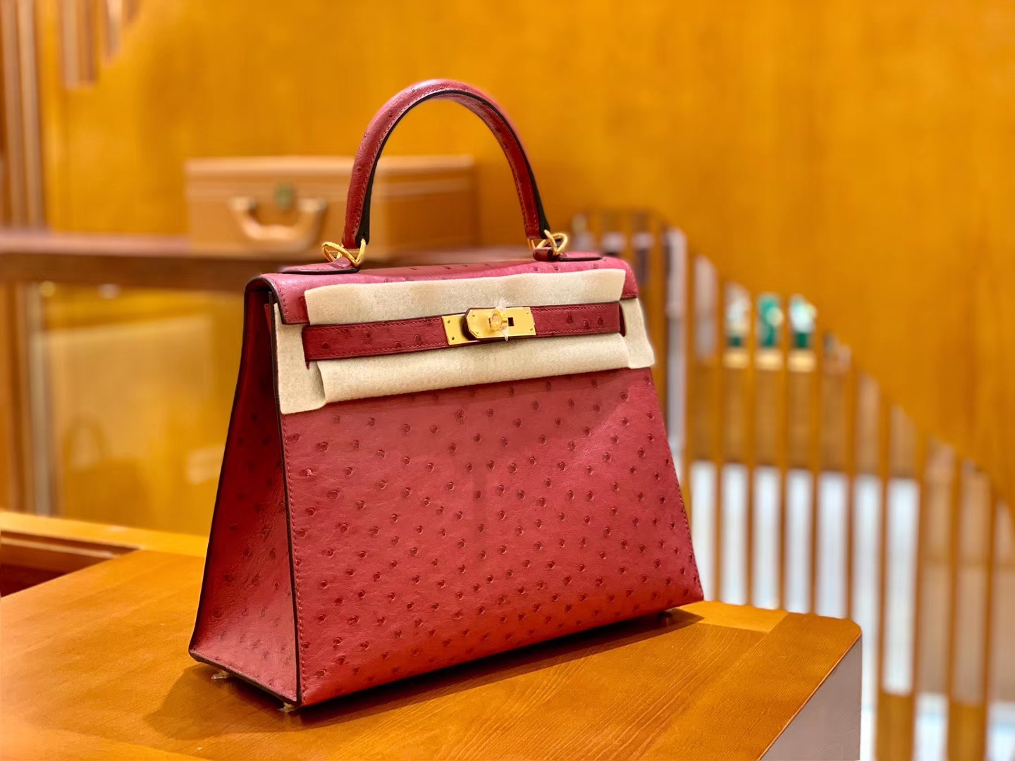 Hermès（爱马仕）Kelly 凯莉包 石榴红 鸵鸟皮 全手工缝制 金扣 28cm 现货