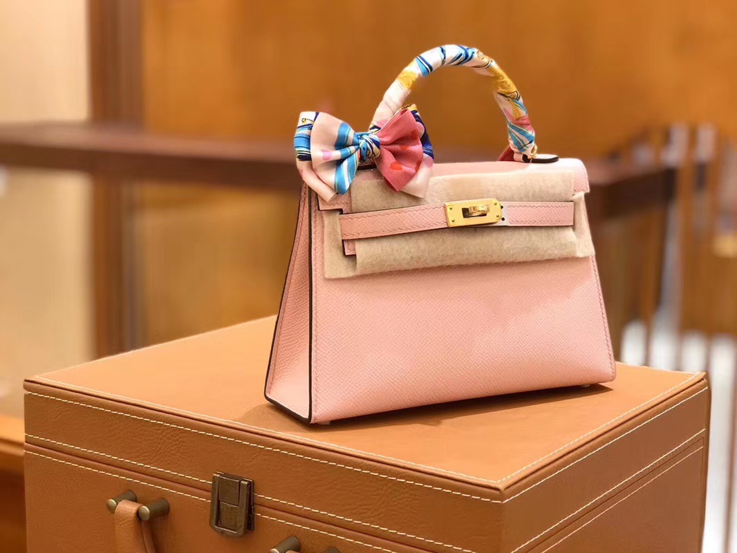 Hermès（爱马仕）Mini kelly 奶昔粉 掌纹小牛皮 全手工缝制 臻品级别 19cm 金扣 现货