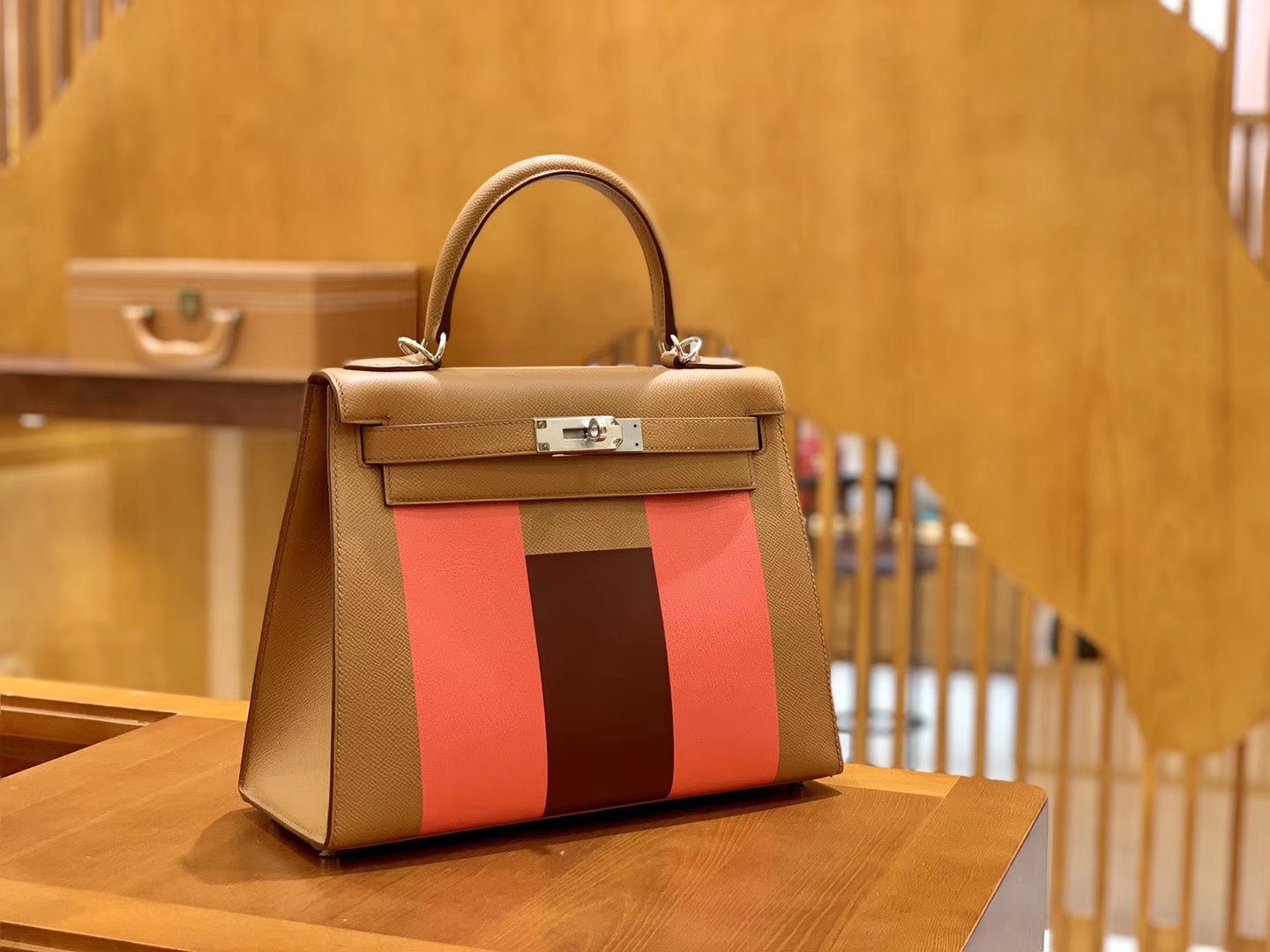 Hermès（爱马仕）Kelly凯莉包 掌纹小牛皮 字母包 金棕色+唇膏粉+啡色 进口原料 原版蜜蜡线 28cm