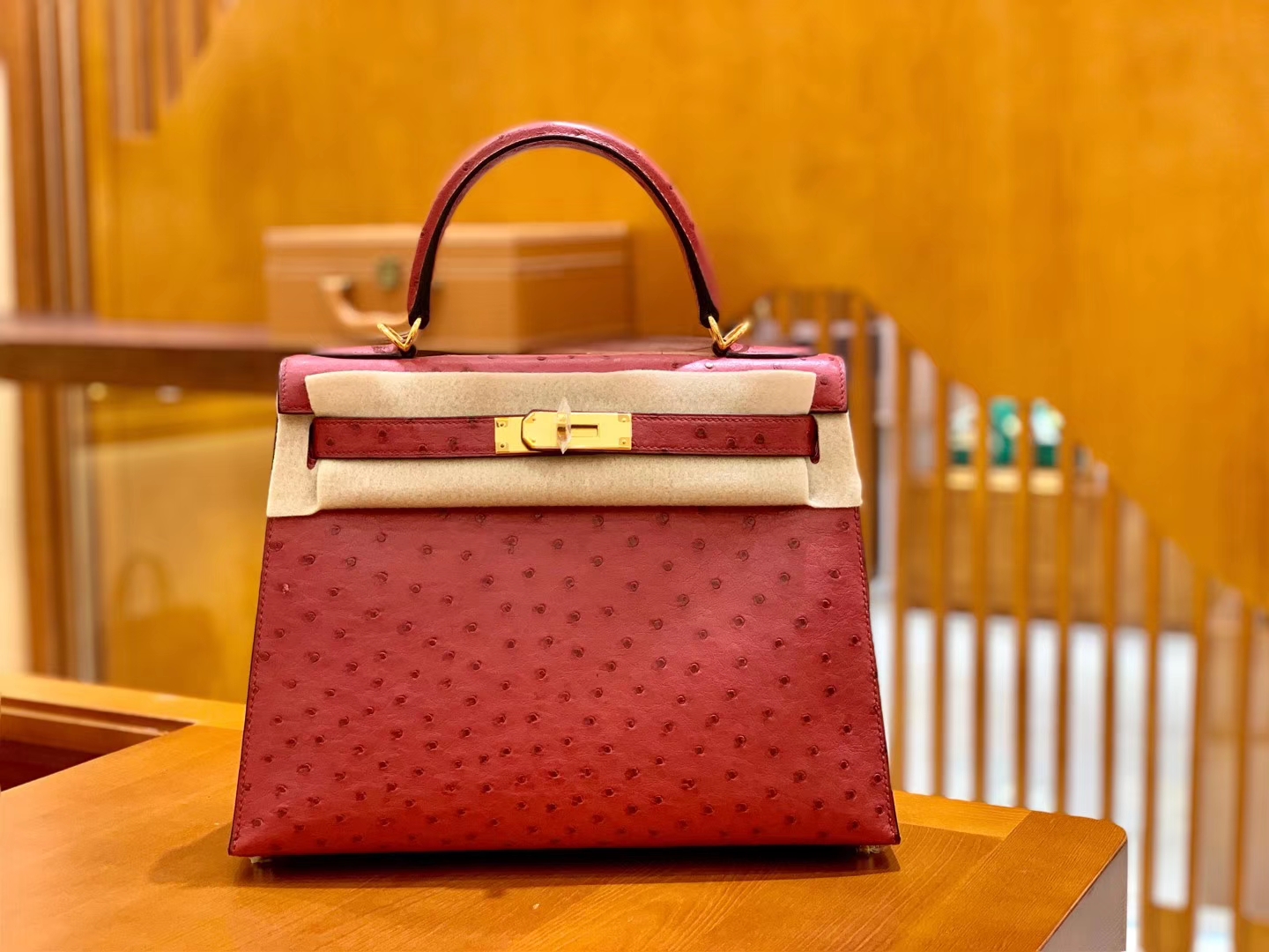 Hermès（爱马仕）Kelly 凯莉包 石榴红 鸵鸟皮 全手工缝制 金扣 28cm 现货