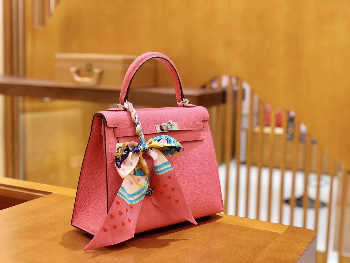 Hermès（爱马仕）Kelly 凯莉包 唇膏粉 掌纹牛皮 进口原料 臻品级别 银扣 25cm 现货