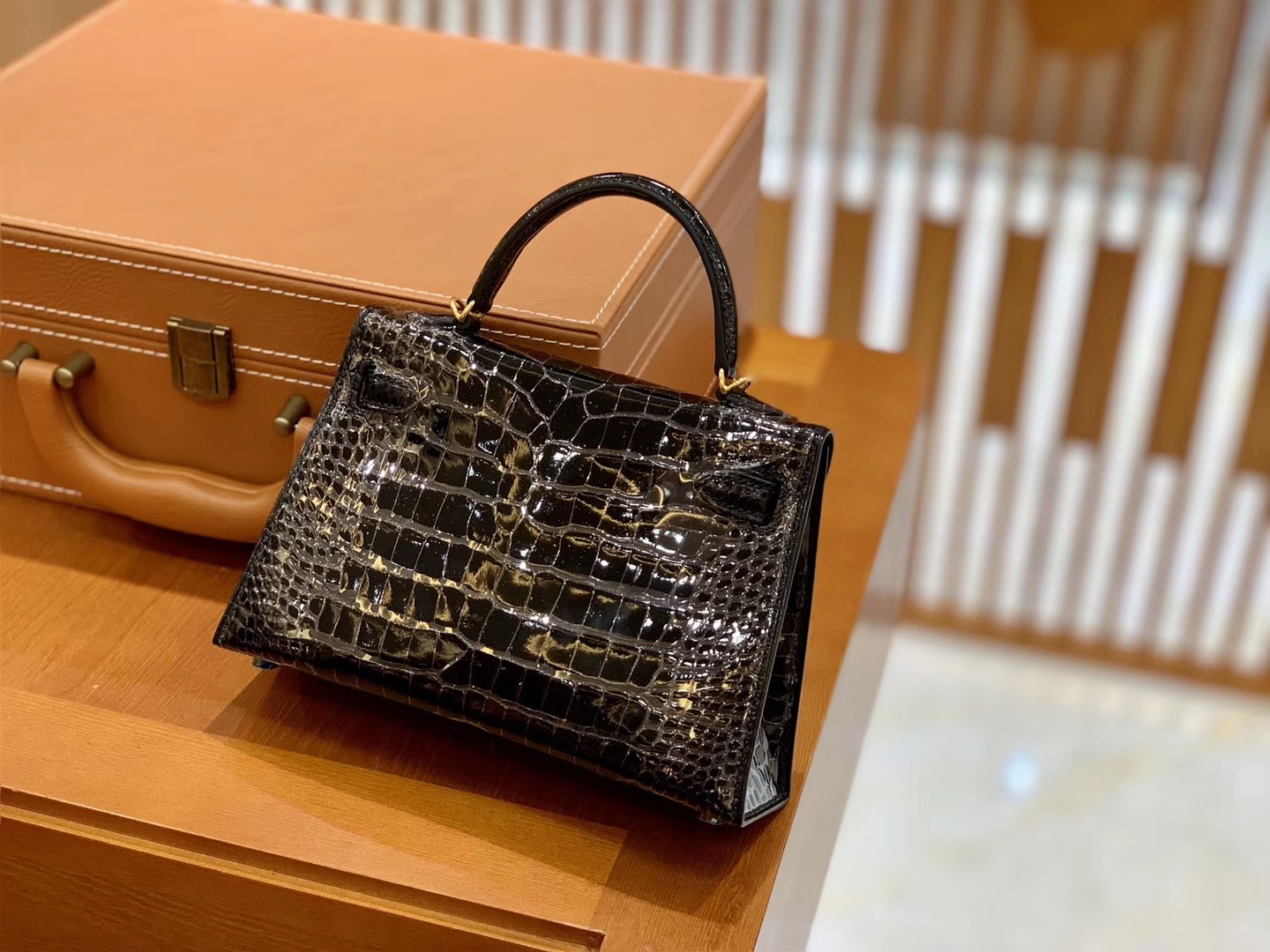 Hermès（爱马仕）MiniKelly 迷你凯莉 经典黑 一级亮面美洲鳄鱼皮 臻品级别 金扣 19cm 2代