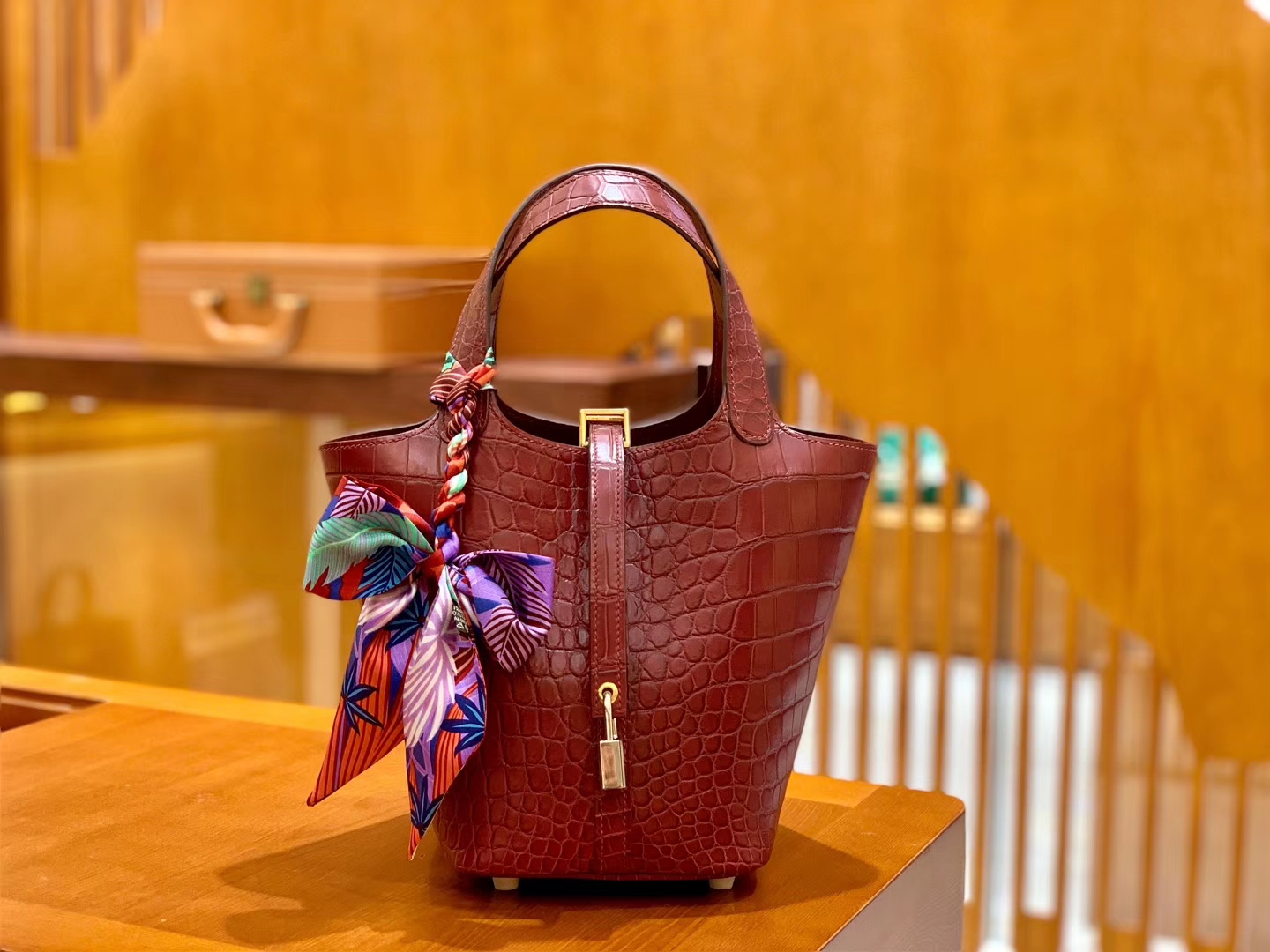 Hermès（爱马仕）Piction 菜篮包 石榴红 一级尼罗鳄鱼皮 雾面 手缝蜡线 金扣 18cm