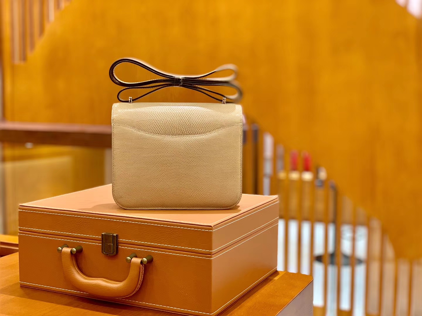 Hermès（爱马仕）Constance 空姐包 杏色 野生蜥蜴 臻品级别 银扣 18cm