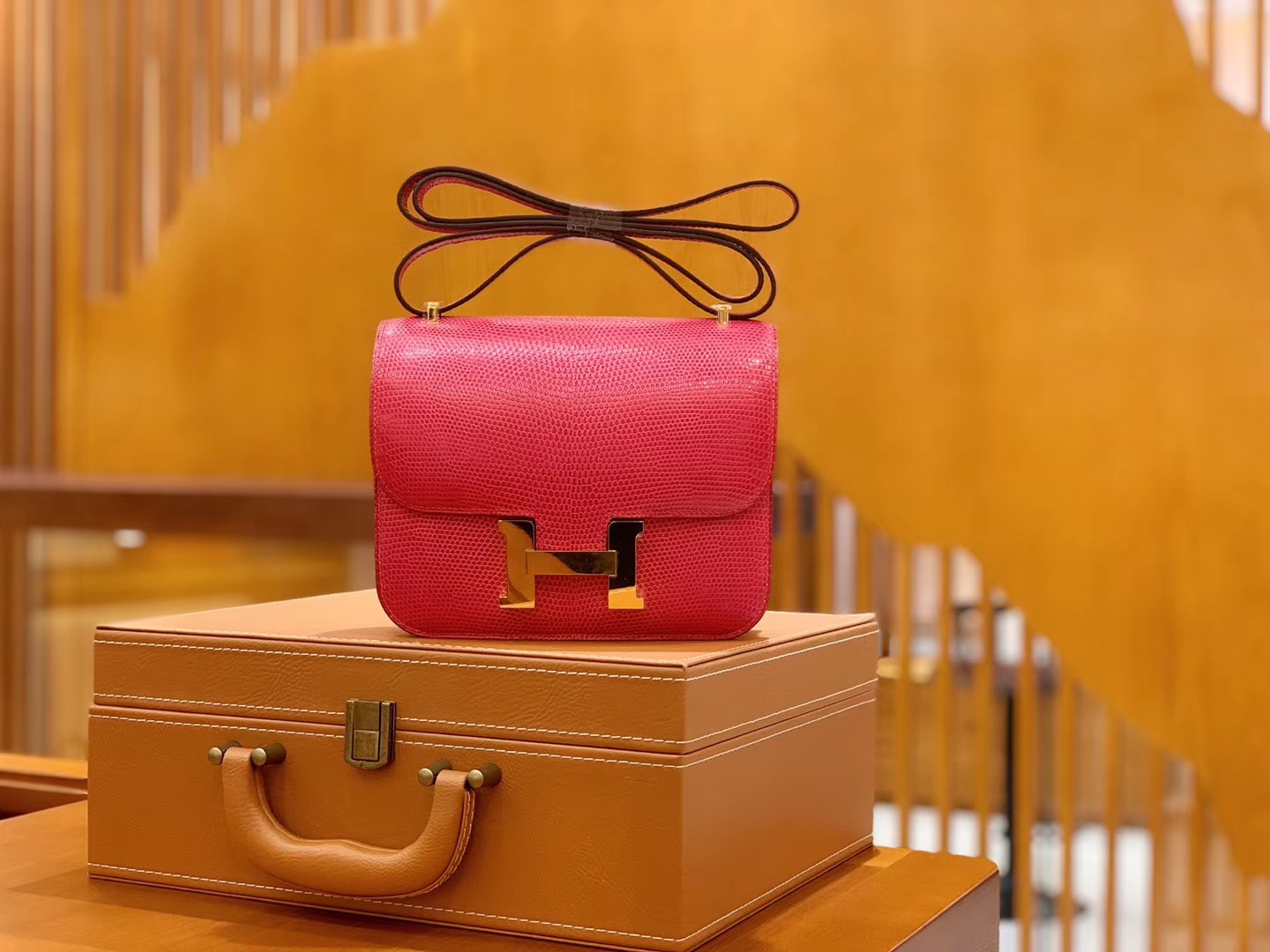 Hermès（爱马仕）Constance 空姐包 桃红色 极致粉 野生蜥蜴皮 全手工缝制 18cm 金扣 现货