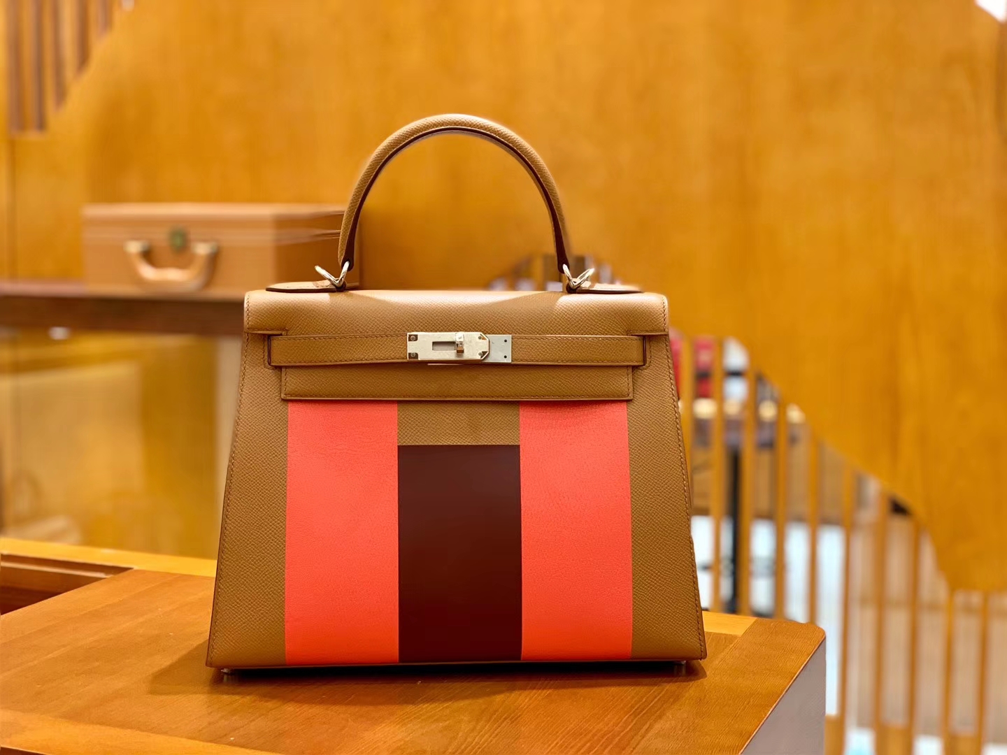 Hermès（爱马仕）Kelly凯莉包 掌纹小牛皮 字母包 金棕色+唇膏粉+啡色 进口原料 原版蜜蜡线 28cm