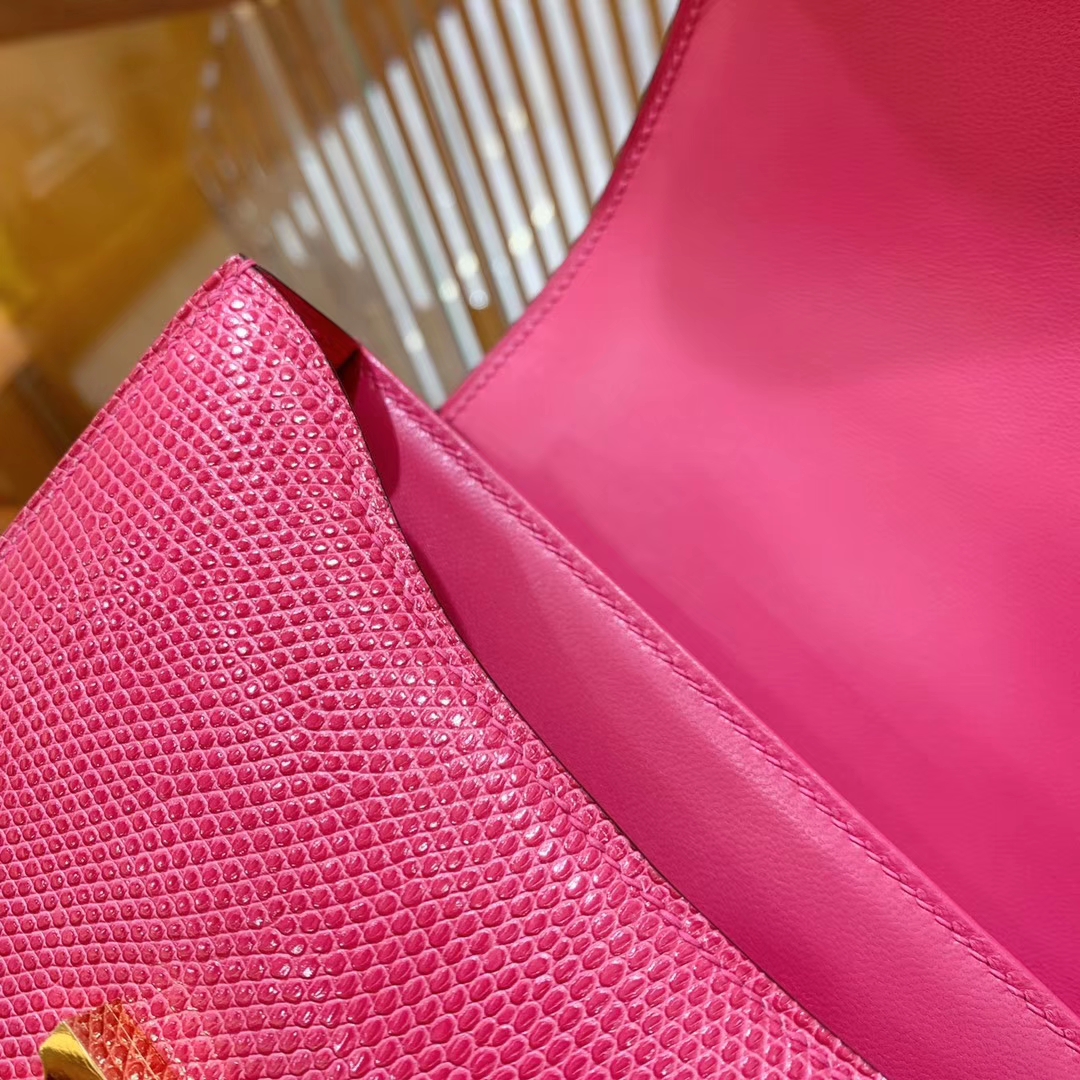 Hermès（爱马仕）Constance 空姐包 桃红色 极致粉 野生蜥蜴皮 全手工缝制 18cm 金扣 现货