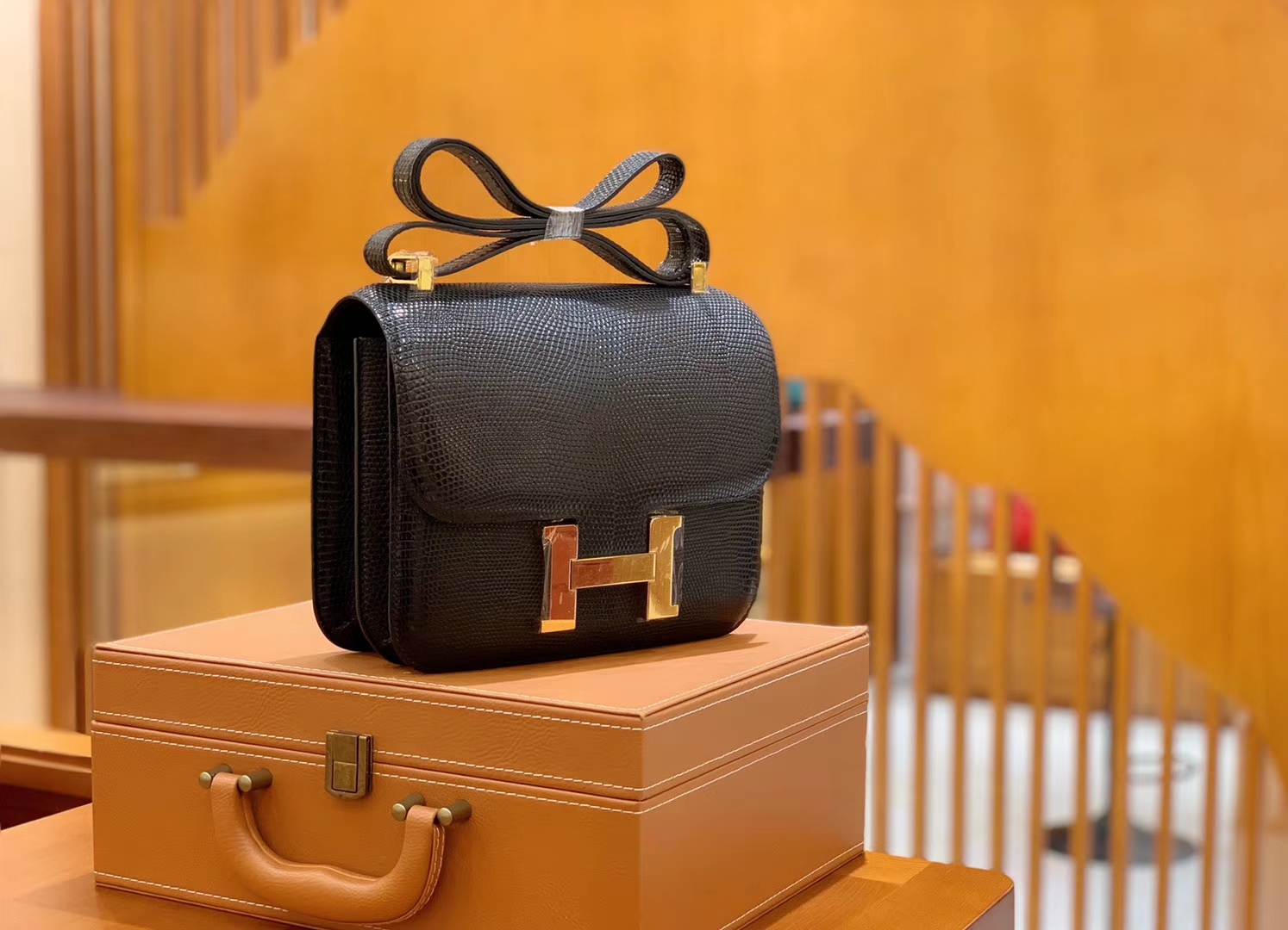 Hermès（爱马仕）Constance 空姐包 经典黑 野生蜥蜴皮 全手工缝制 23cm 金扣 现货