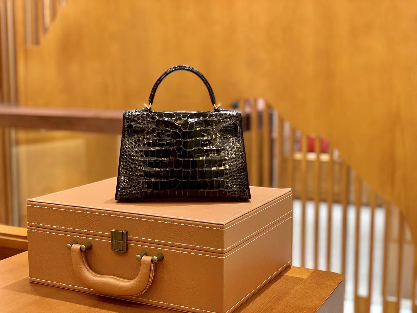 Hermès（爱马仕）MiniKelly 迷你凯莉 经典黑 一级亮面美洲鳄鱼皮 臻品级别 金扣 19cm 2代