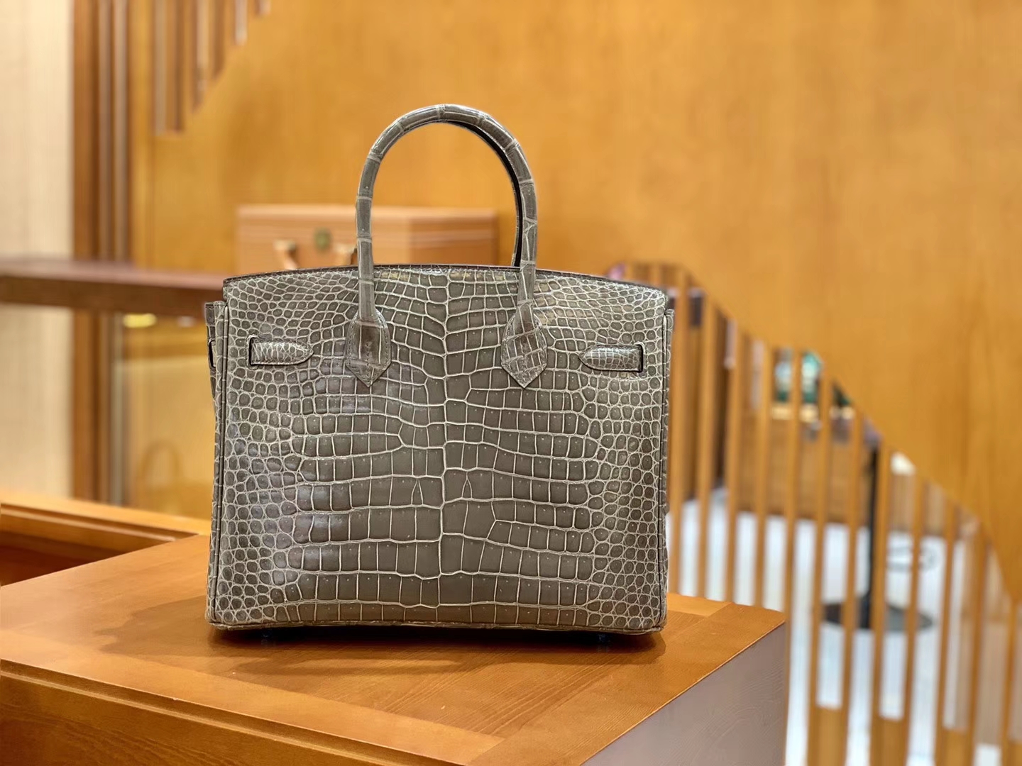 Hermès（爱马仕）Birkin 铂金包 斑鸠灰 倒V 一级皮 湾鳄鱼皮 臻品级别 银扣 30cm