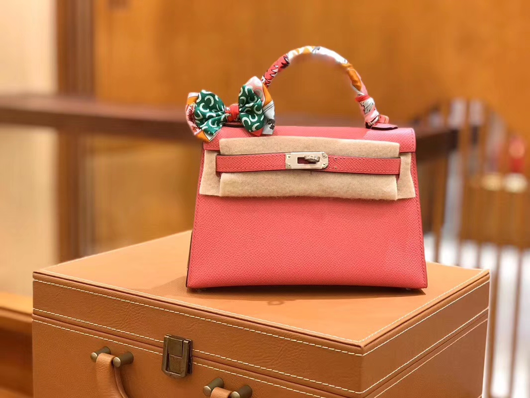 Hermès（爱马仕）Mini kelly 迷你凯莉 唇膏粉 掌纹小牛皮 全手工缝制 臻品级别 银扣 19cm 现货