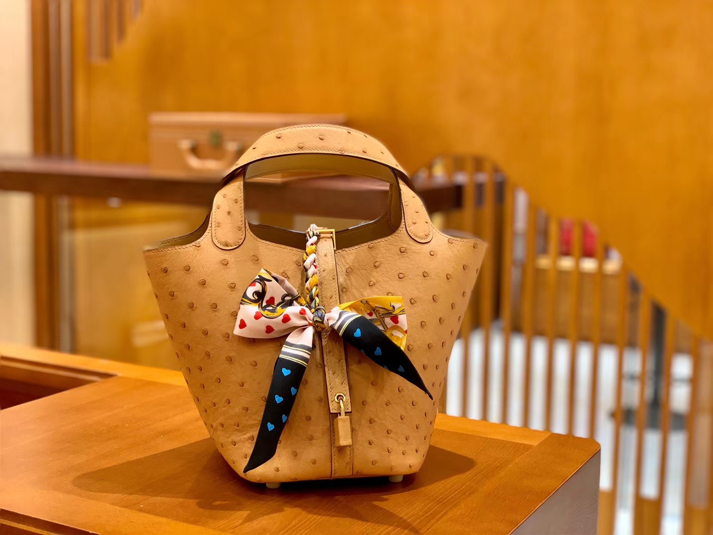 Hermès（爱马仕）Piction 18cm 太妃金 金扣 鸵鸟皮 全手工缝制 现货