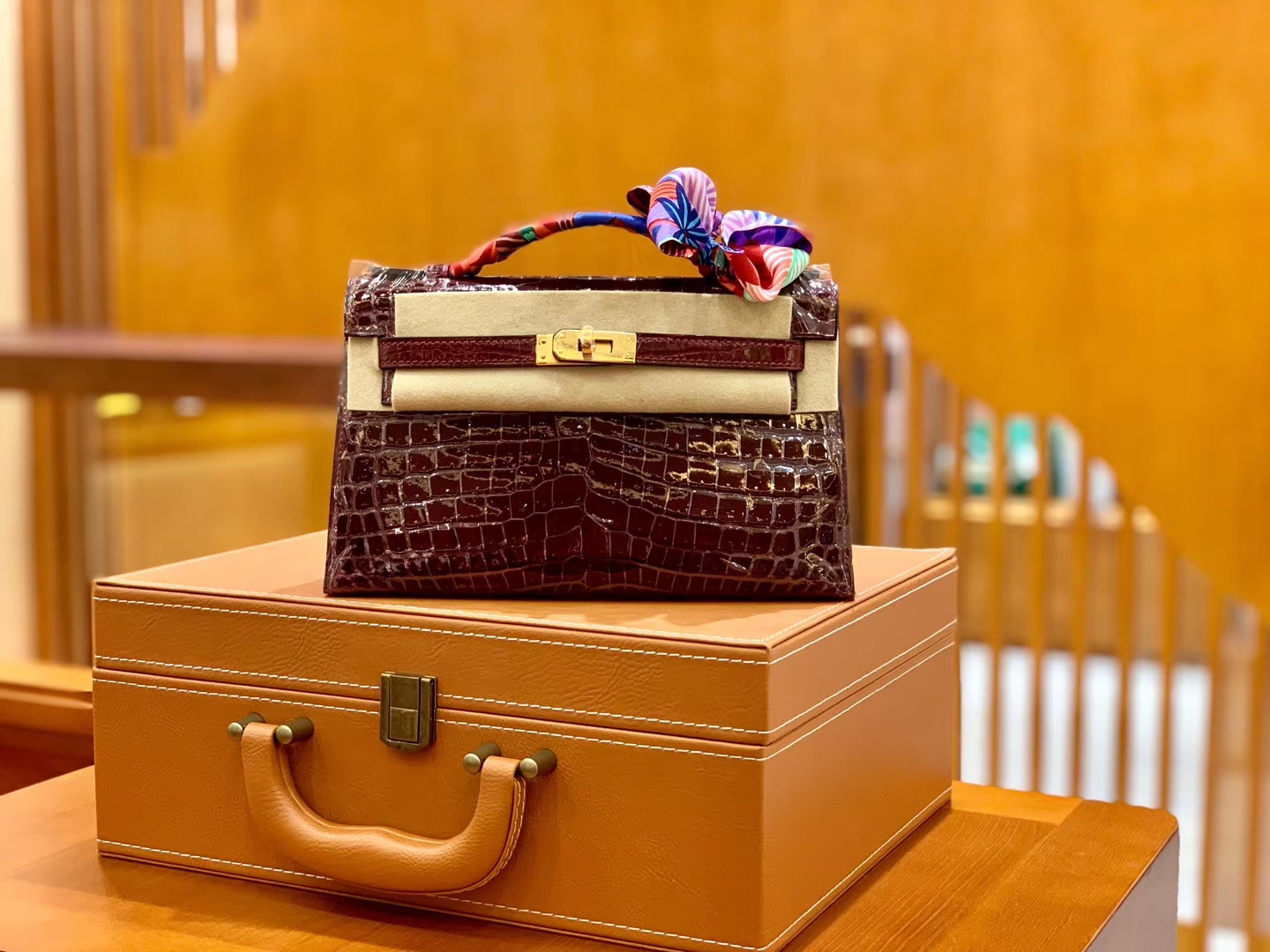 Hermès（爱马仕）Mini Kelly 迷你凯莉 波尔多酒红 一级尼罗鳄鱼皮 全手工缝制 金扣 22cm