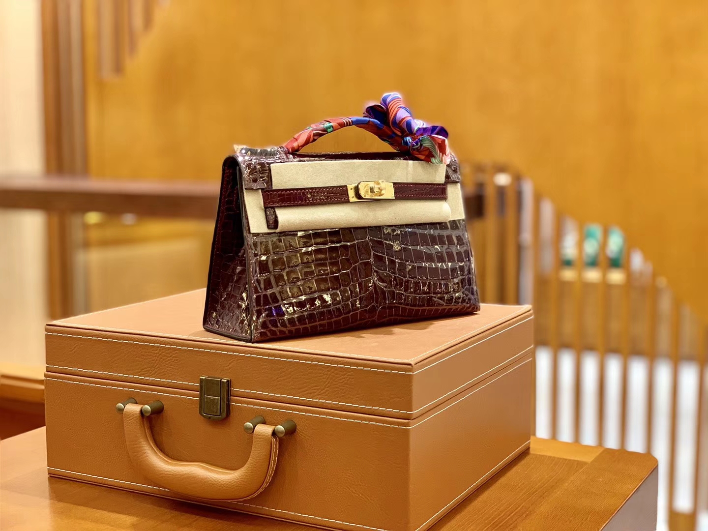 Hermès（爱马仕）Mini Kelly 迷你凯莉 波尔多酒红 一级尼罗鳄鱼皮 全手工缝制 金扣 22cm