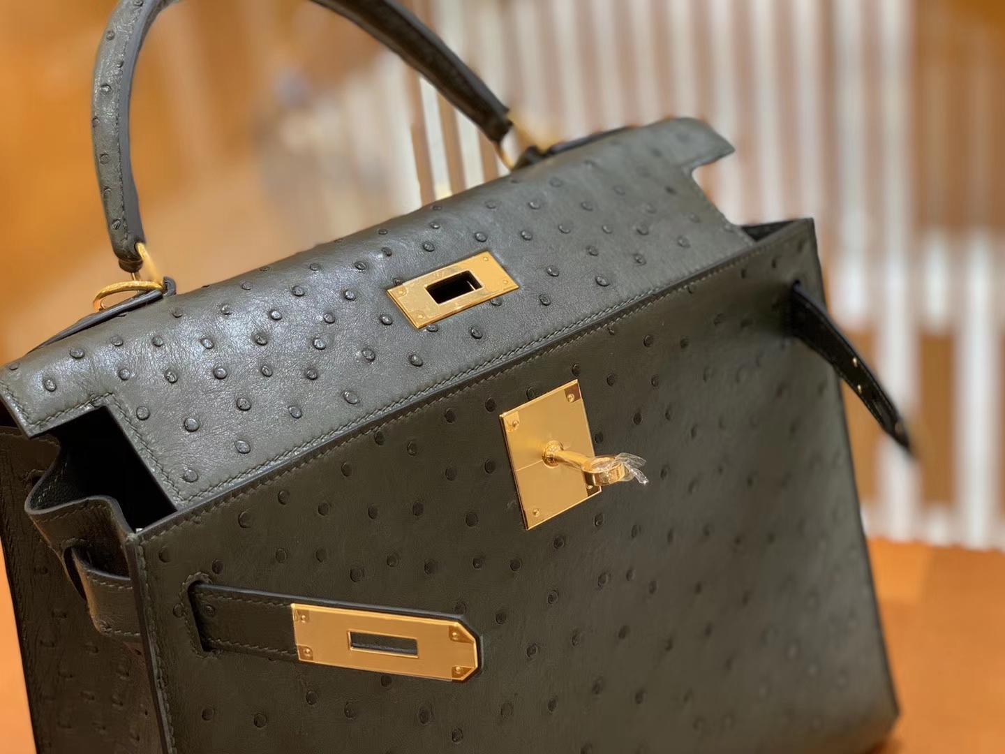 Hermès（爱马仕）Kelly 凯莉包 松柏绿 鸵鸟皮 全手工缝制 金扣 28cm 现货