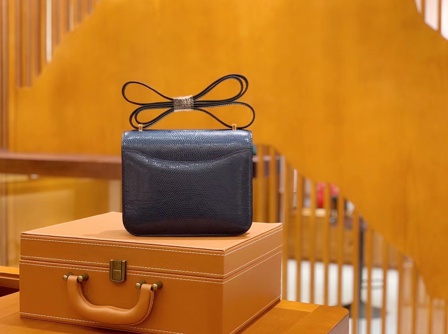 Hermès（爱马仕）Constance 空姐包 午夜蓝 野生蜥蜴皮 全手工缝制 18cm 金扣 现货