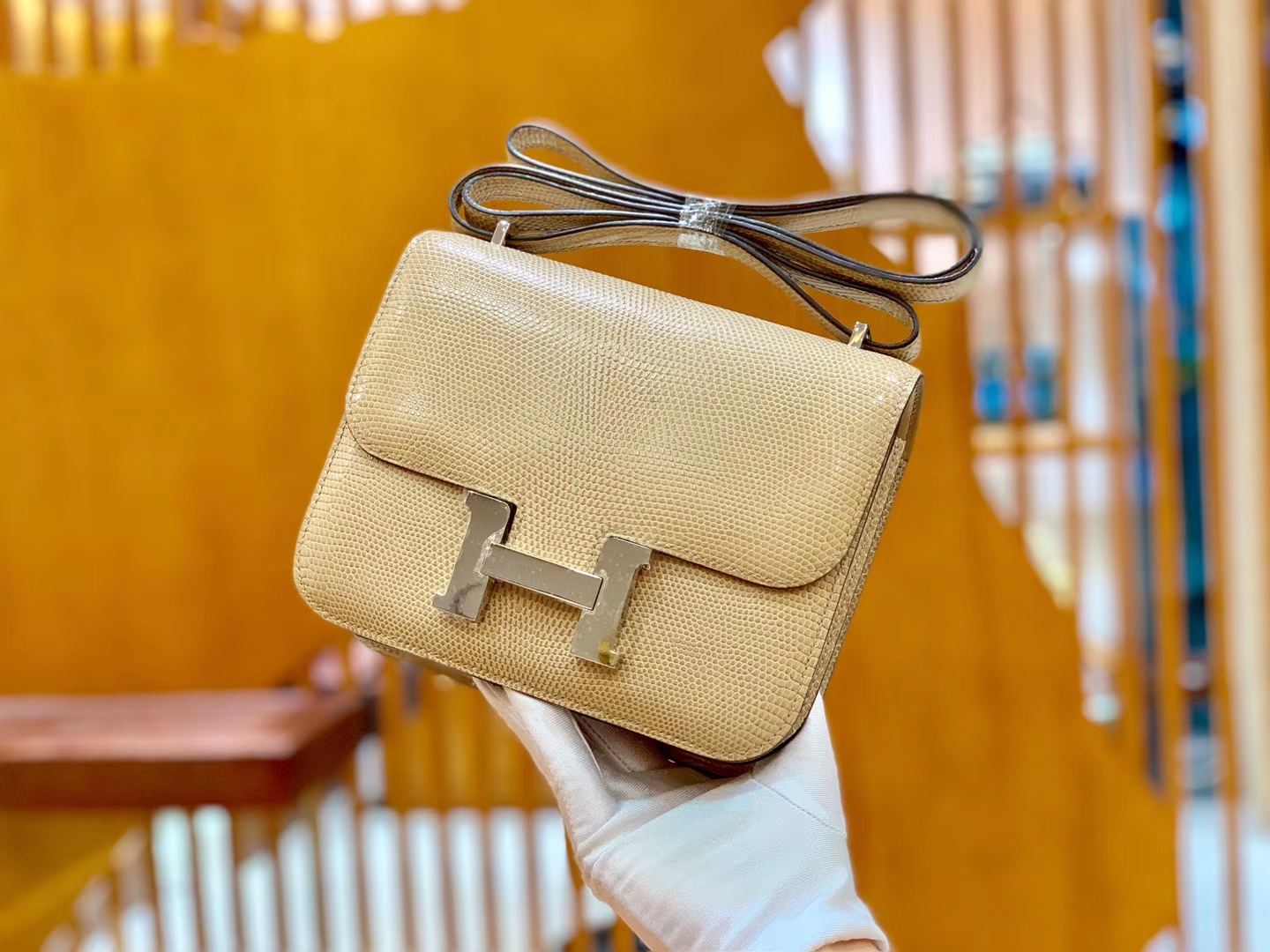 Hermès（爱马仕）Constance 空姐包 杏色 野生蜥蜴 臻品级别 银扣 18cm