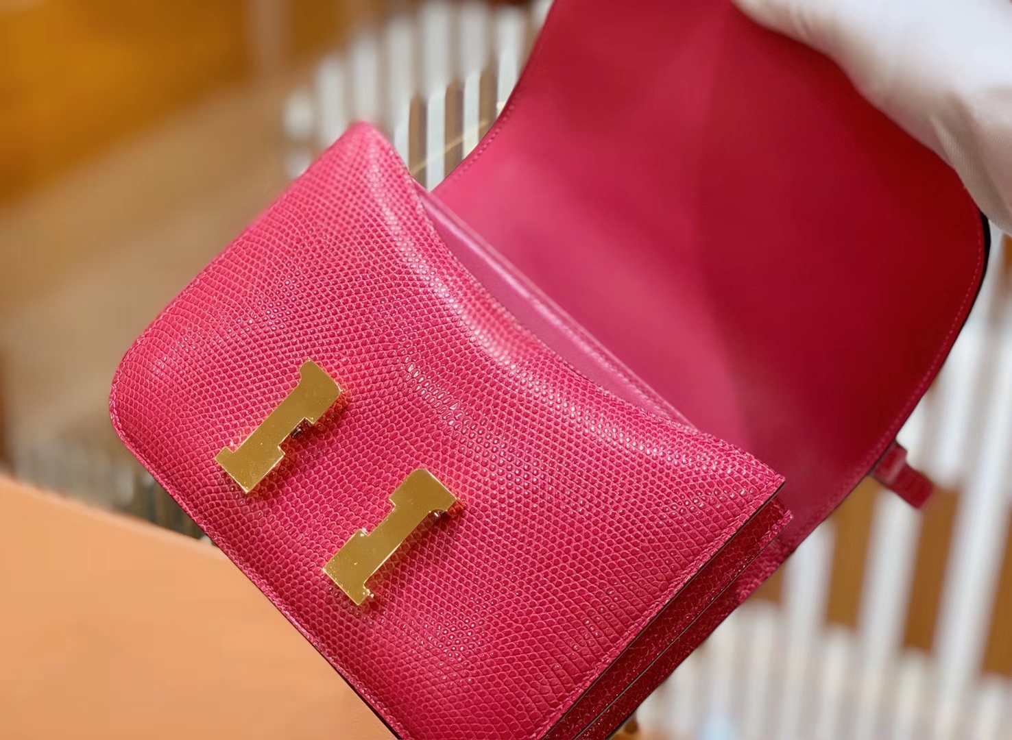 Hermès（爱马仕）Constance 空姐包 桃红色 极致粉 野生蜥蜴皮 全手工缝制 18cm 金扣 现货
