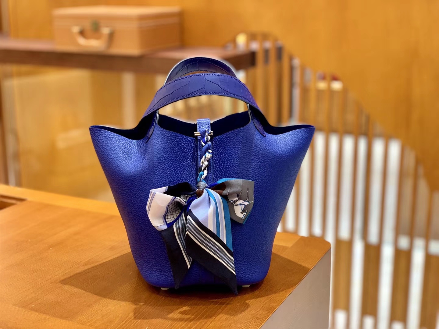 Hermès（爱马仕）Piction 18cm 琉璃蓝 银扣 鳄鱼皮拼牛皮 全手工缝制 现货