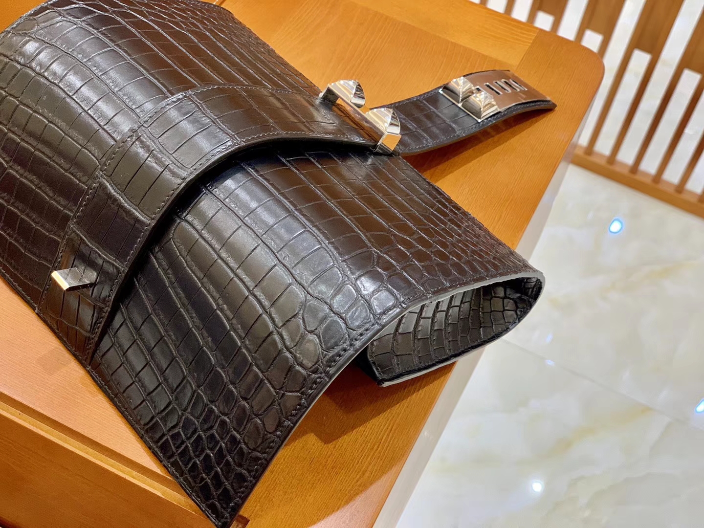Hermès（爱马仕）CDC 手拿包 23cm 经典黑银 一级尼罗鳄鱼皮 雾面 手缝蜡线