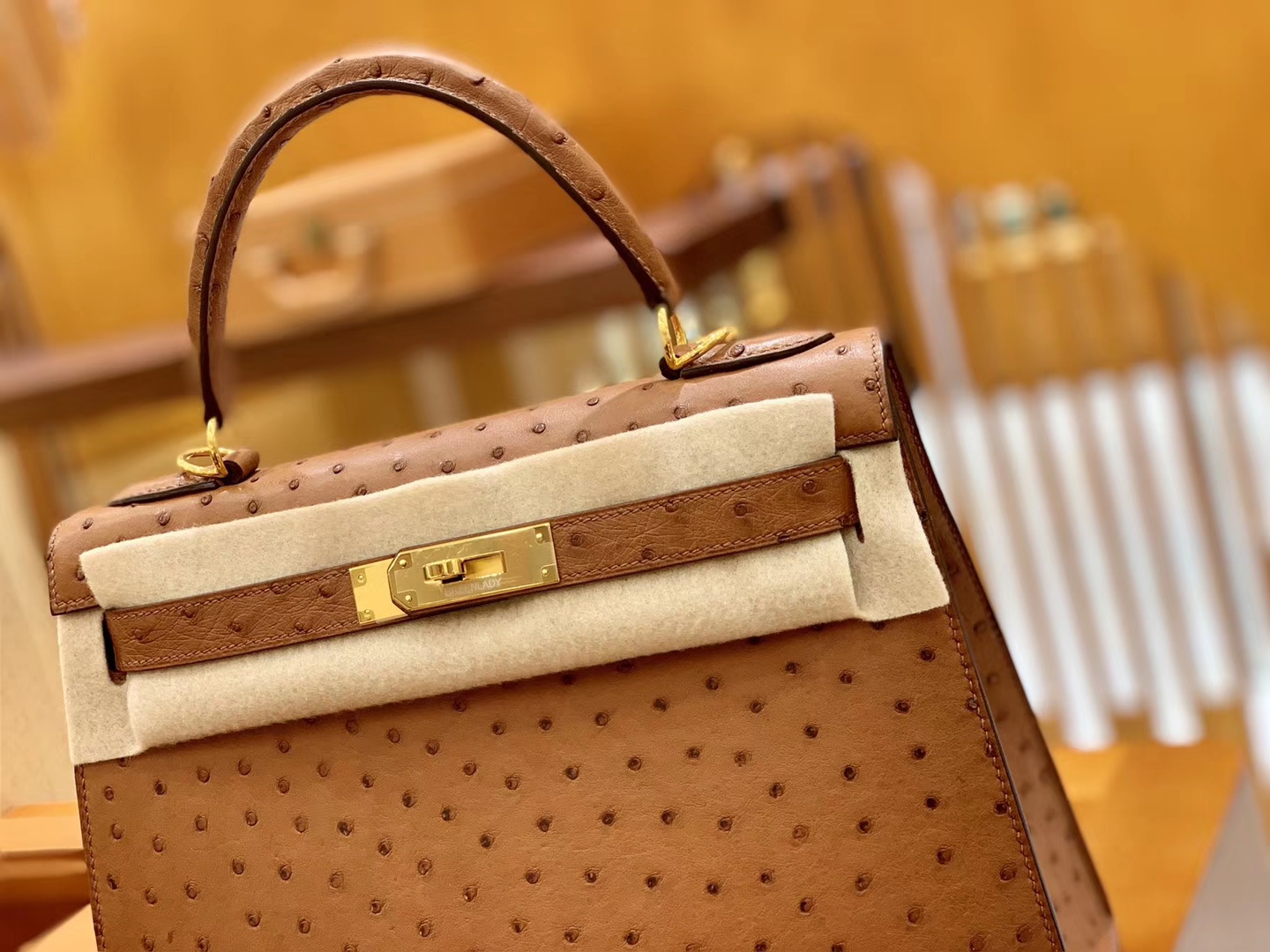 Hermès（爱马仕）Kelly 凯莉包 焦糖棕 鸵鸟皮 全手工缝制 金扣 28cm 现货