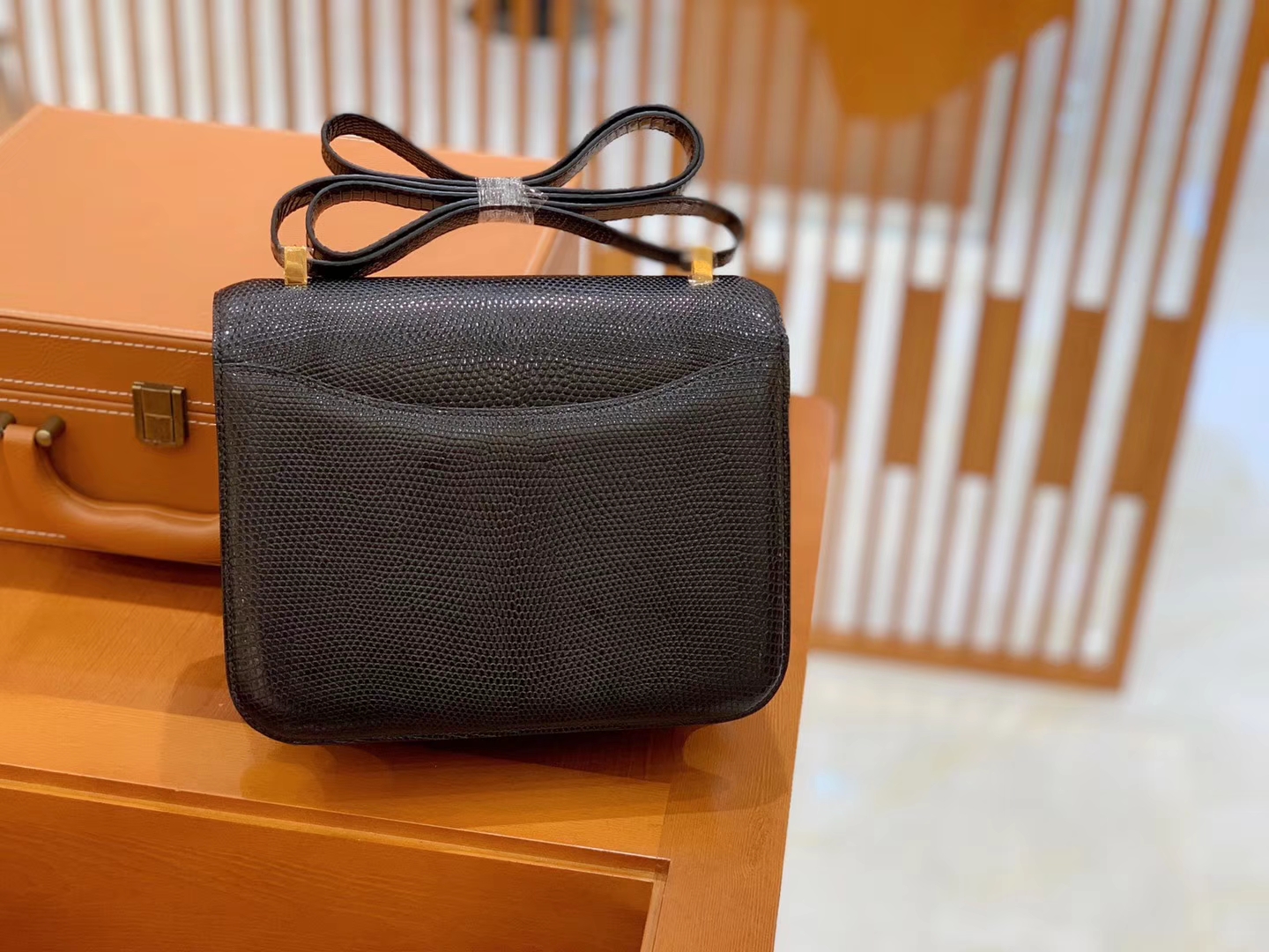 Hermès（爱马仕）Constance 空姐包 经典黑 野生蜥蜴皮 全手工缝制 23cm 金扣 现货