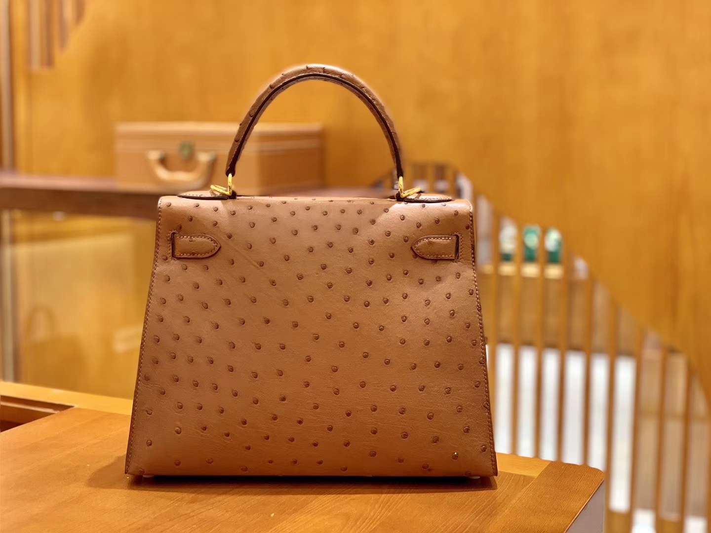 Hermès（爱马仕）Kelly 凯莉包 焦糖棕 鸵鸟皮 全手工缝制 金扣 28cm 现货