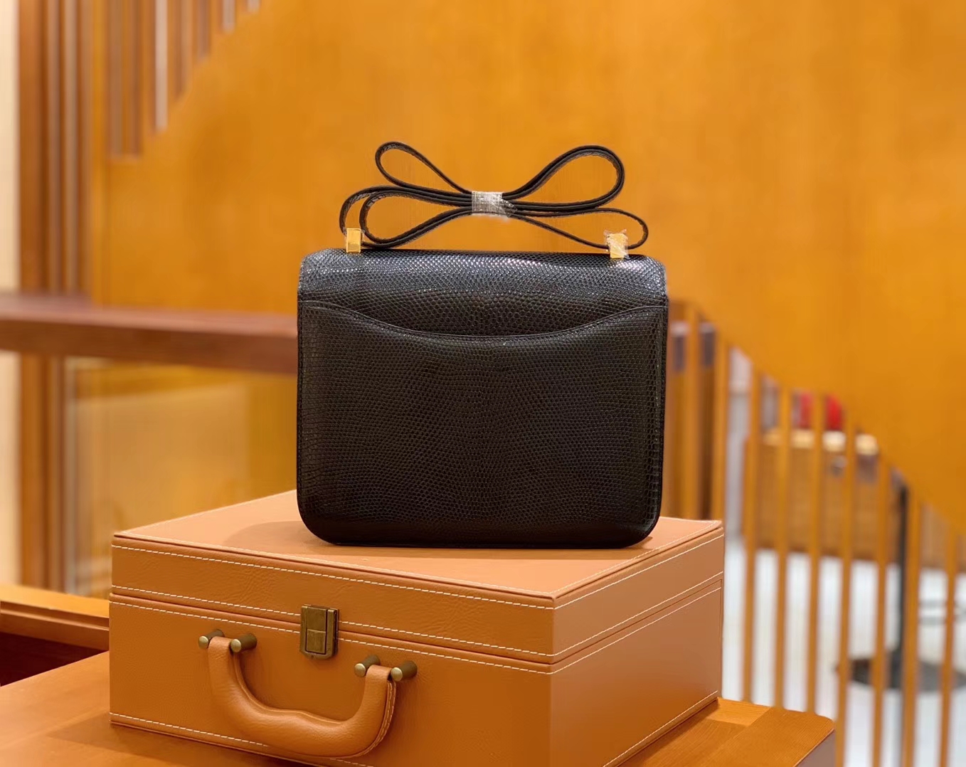 Hermès（爱马仕）Constance 空姐包 经典黑 野生蜥蜴皮 全手工缝制 23cm 金扣 现货