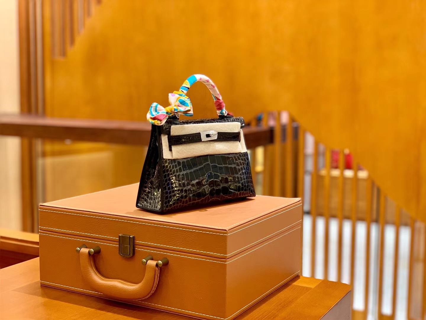 Hermès（爱马仕）MiniKelly 迷你凯莉 经典黑 一级亮面美洲鳄鱼皮 臻品级别 金扣 19cm 2代